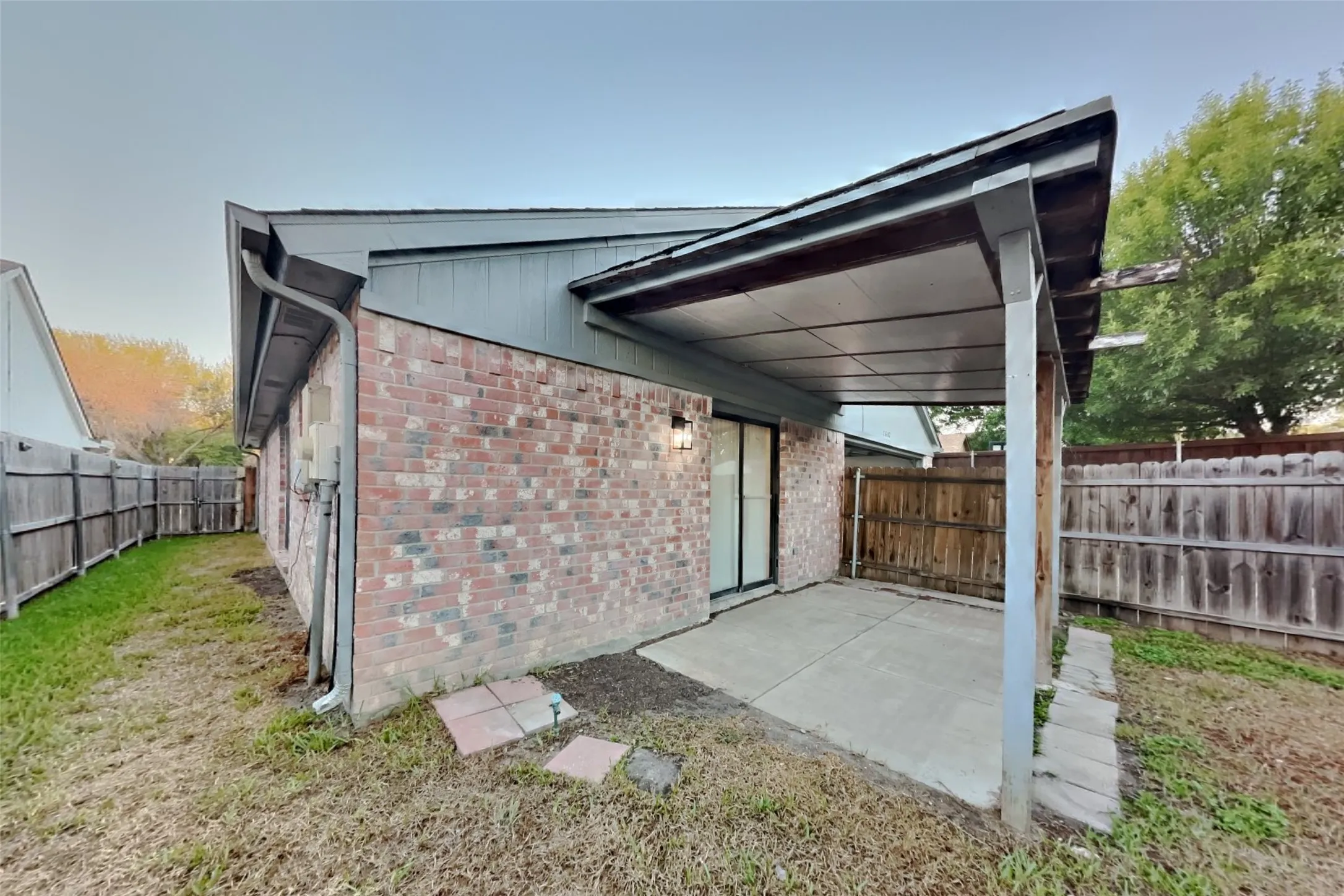 Single Family Residence For Rent in Dallas County , 2602 Lake Valley Drive, Garland, Texas 75040, 4 Bedroom, 2 Bathroom, 2 Garage spaces, 1,677 Sqft, built in 1986, mls#21408346, Real Estate Agent in Garland, Homes For Rent in Dallas county, Homes For Rent in Garland, Realtor in Garland Texas, Real Estate Brokerage Independent Realty Texas, Luminita Cordes Realtor