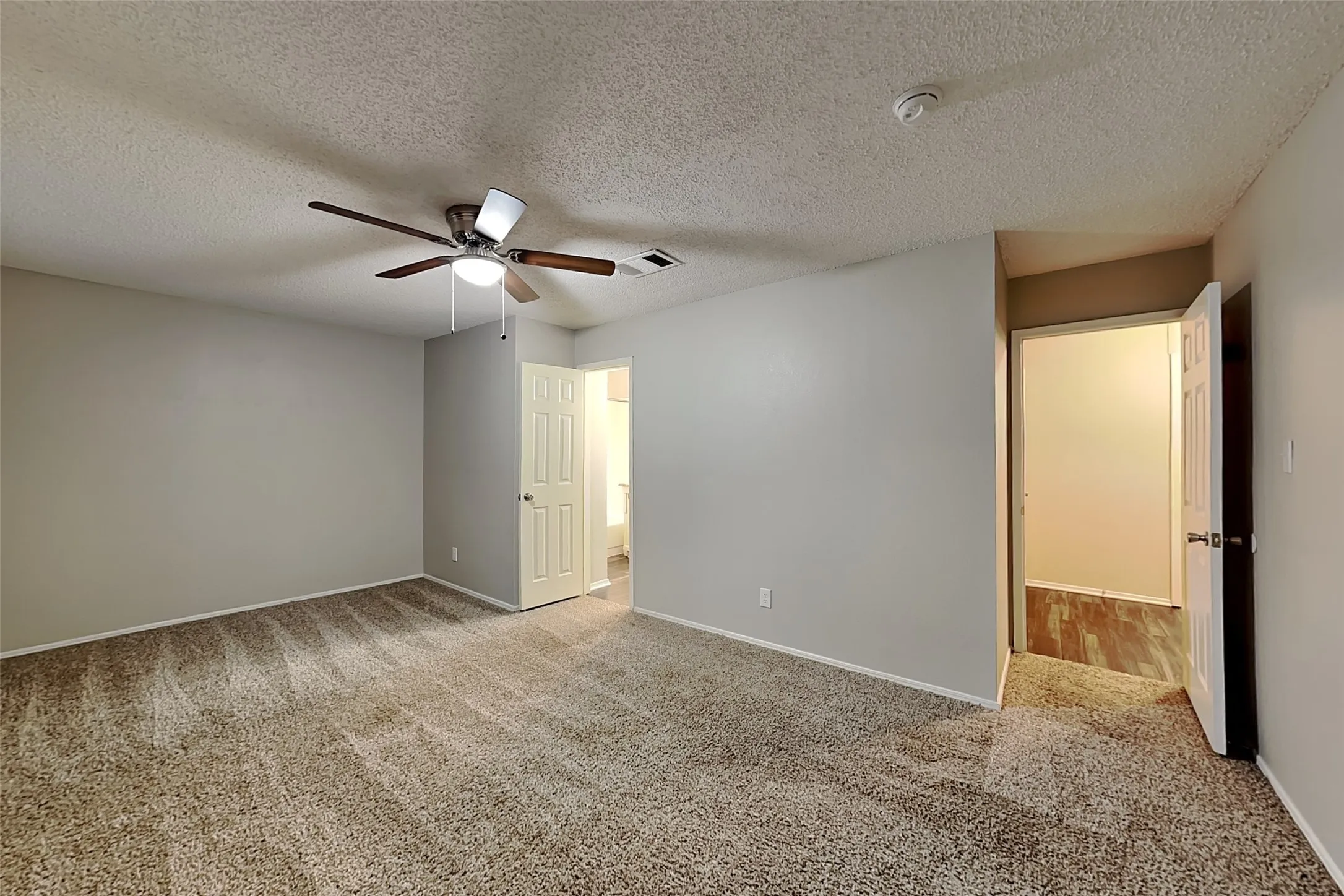 Single Family Residence For Rent in Dallas County , 2602 Lake Valley Drive, Garland, Texas 75040, 4 Bedroom, 2 Bathroom, 2 Garage spaces, 1,677 Sqft, built in 1986, mls#21408346, Real Estate Agent in Garland, Homes For Rent in Dallas county, Homes For Rent in Garland, Realtor in Garland Texas, Real Estate Brokerage Independent Realty Texas, Luminita Cordes Realtor