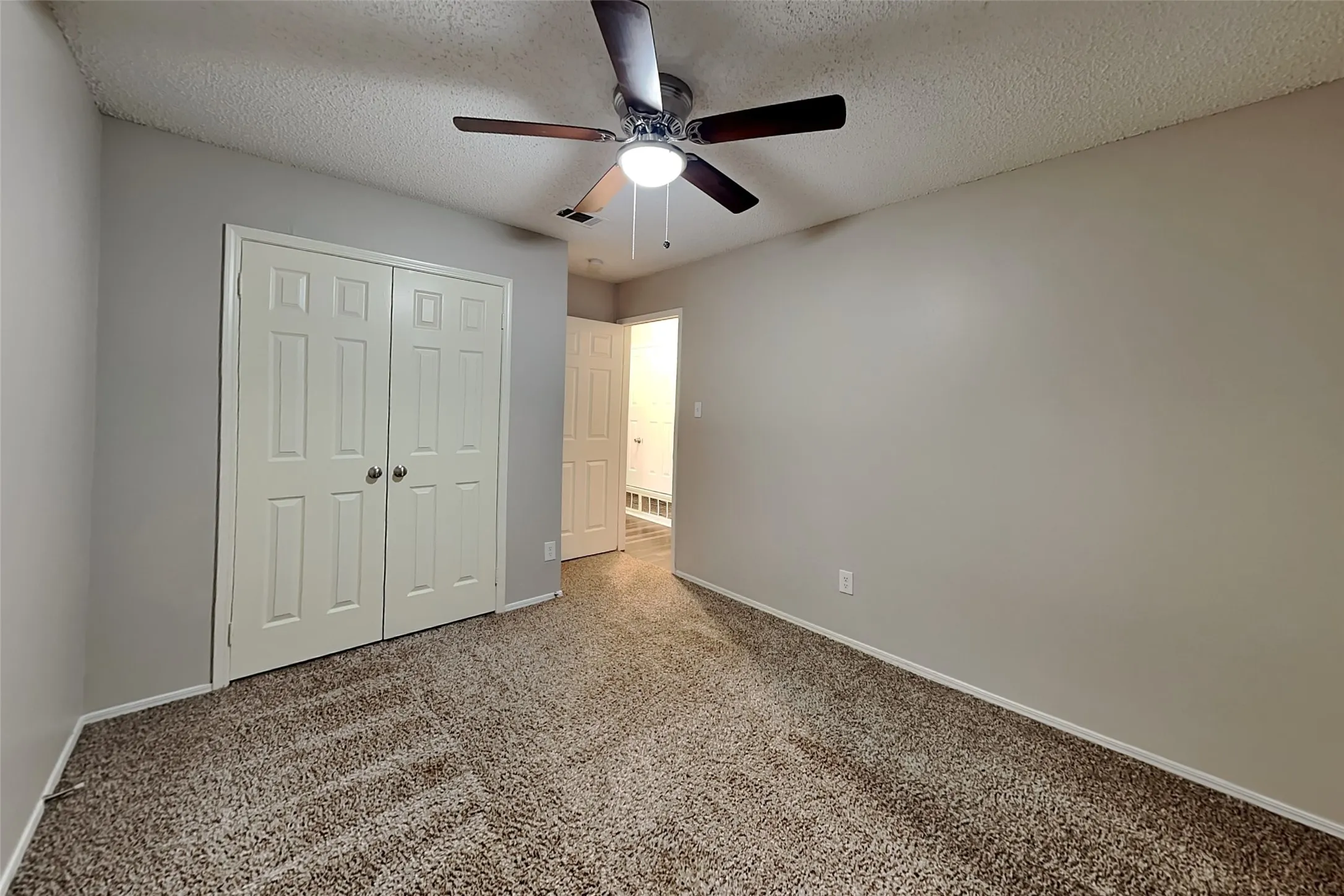 Single Family Residence For Rent in Dallas County , 2602 Lake Valley Drive, Garland, Texas 75040, 4 Bedroom, 2 Bathroom, 2 Garage spaces, 1,677 Sqft, built in 1986, mls#21408346, Real Estate Agent in Garland, Homes For Rent in Dallas county, Homes For Rent in Garland, Realtor in Garland Texas, Real Estate Brokerage Independent Realty Texas, Luminita Cordes Realtor