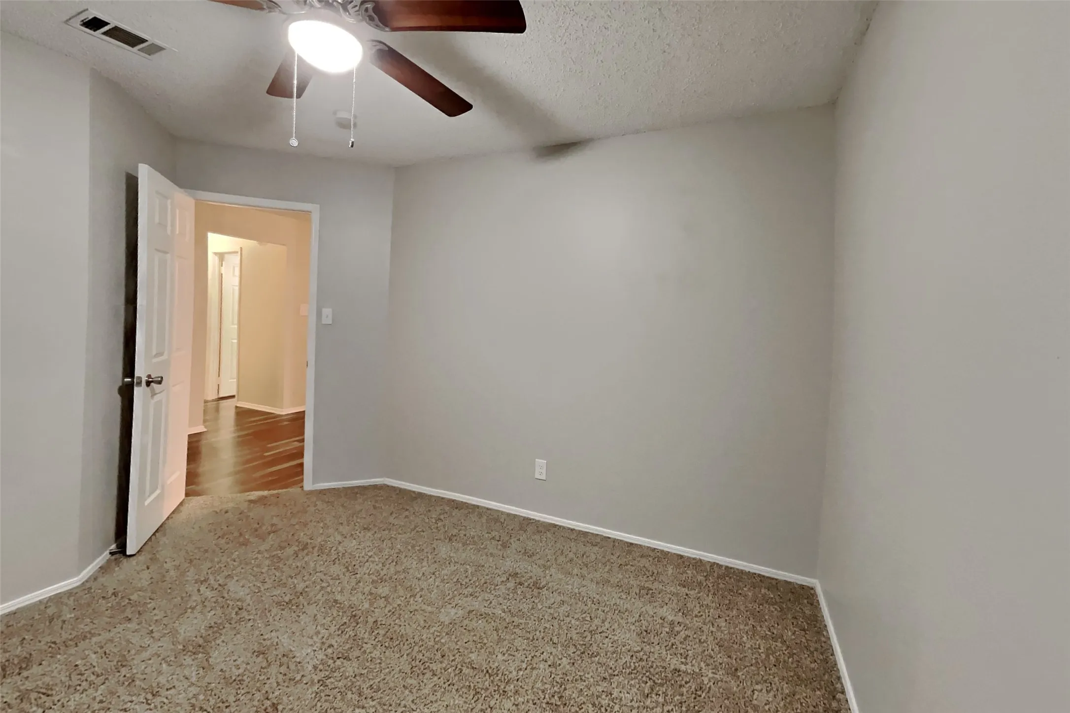Single Family Residence For Rent in Dallas County , 2602 Lake Valley Drive, Garland, Texas 75040, 4 Bedroom, 2 Bathroom, 2 Garage spaces, 1,677 Sqft, built in 1986, mls#21408346, Real Estate Agent in Garland, Homes For Rent in Dallas county, Homes For Rent in Garland, Realtor in Garland Texas, Real Estate Brokerage Independent Realty Texas, Luminita Cordes Realtor