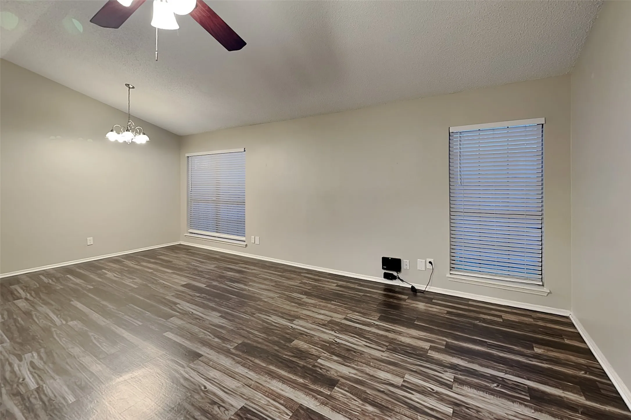 Single Family Residence For Rent in Dallas County , 2602 Lake Valley Drive, Garland, Texas 75040, 4 Bedroom, 2 Bathroom, 2 Garage spaces, 1,677 Sqft, built in 1986, mls#21408346, Real Estate Agent in Garland, Homes For Rent in Dallas county, Homes For Rent in Garland, Realtor in Garland Texas, Real Estate Brokerage Independent Realty Texas, Luminita Cordes Realtor