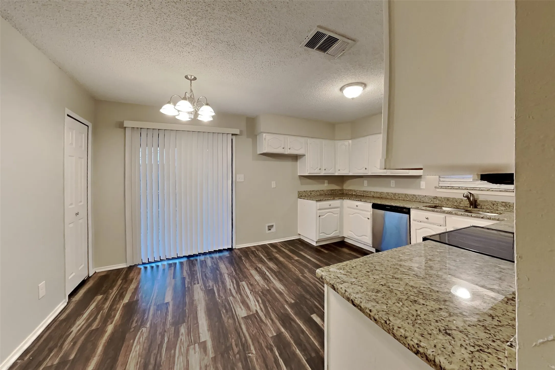 Single Family Residence For Rent in Dallas County , 2602 Lake Valley Drive, Garland, Texas 75040, 4 Bedroom, 2 Bathroom, 2 Garage spaces, 1,677 Sqft, built in 1986, mls#21408346, Real Estate Agent in Garland, Homes For Rent in Dallas county, Homes For Rent in Garland, Realtor in Garland Texas, Real Estate Brokerage Independent Realty Texas, Luminita Cordes Realtor