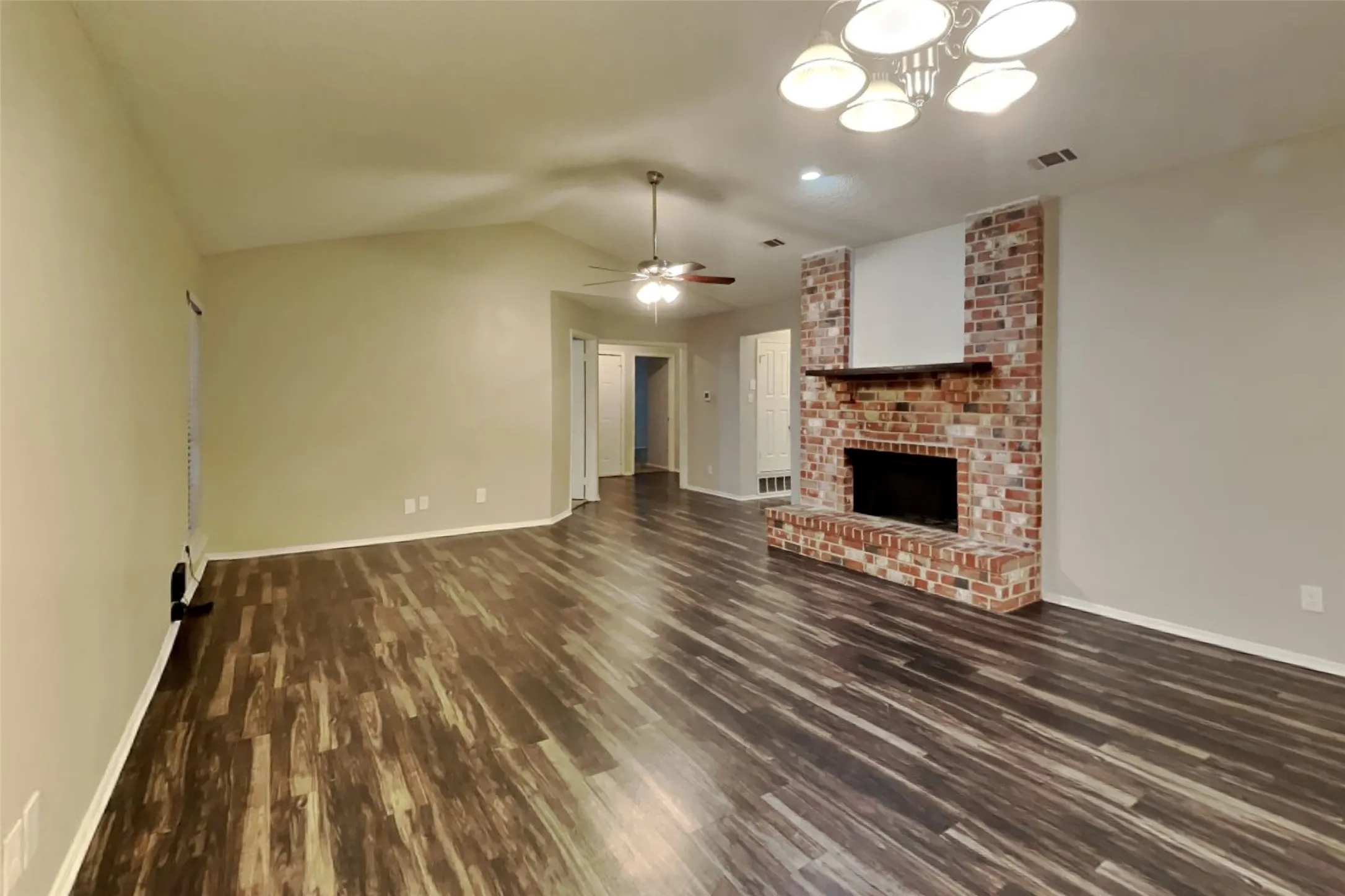 Single Family Residence For Rent in Dallas County , 2602 Lake Valley Drive, Garland, Texas 75040, 4 Bedroom, 2 Bathroom, 2 Garage spaces, 1,677 Sqft, built in 1986, mls#21408346, Real Estate Agent in Garland, Homes For Rent in Dallas county, Homes For Rent in Garland, Realtor in Garland Texas, Real Estate Brokerage Independent Realty Texas, Luminita Cordes Realtor