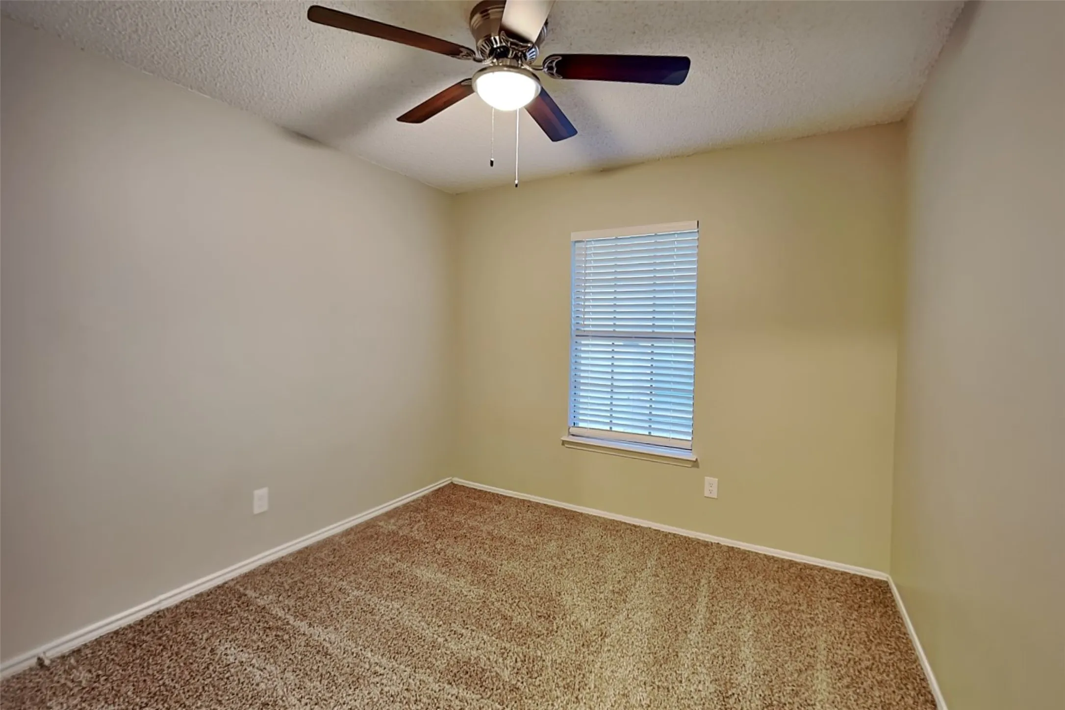Single Family Residence For Rent in Dallas County , 2602 Lake Valley Drive, Garland, Texas 75040, 4 Bedroom, 2 Bathroom, 2 Garage spaces, 1,677 Sqft, built in 1986, mls#21408346, Real Estate Agent in Garland, Homes For Rent in Dallas county, Homes For Rent in Garland, Realtor in Garland Texas, Real Estate Brokerage Independent Realty Texas, Luminita Cordes Realtor