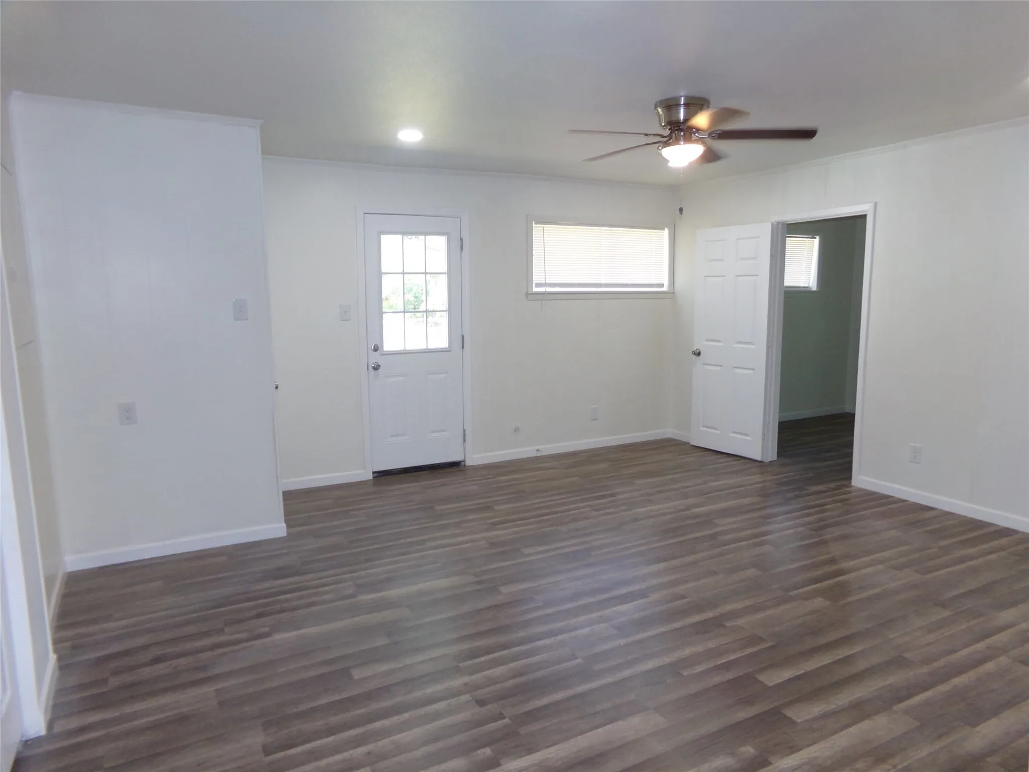 Single Family Residence For Sale in Dallas County , 3423 Texas Drive, Dallas, Texas 75211, 2 Bedroom, 1 Bathroom, 1 Garage spaces, 1,290 Sqft, built in 1949, mls#21408357, Real Estate Agent in Dallas, Homes For Sale in Dallas county, Homes For Sale in Dallas, Realtor in Dallas Texas, Real Estate Brokerage Independent Realty Texas, Luminita Cordes Realtor