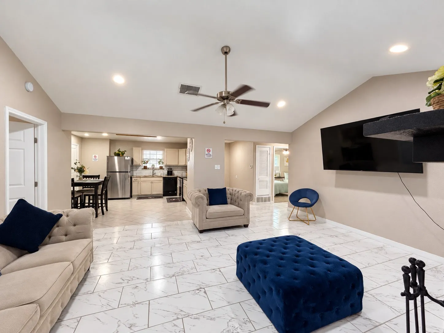 Vaulted ceiling with a ceiling fan and recessed lighting
