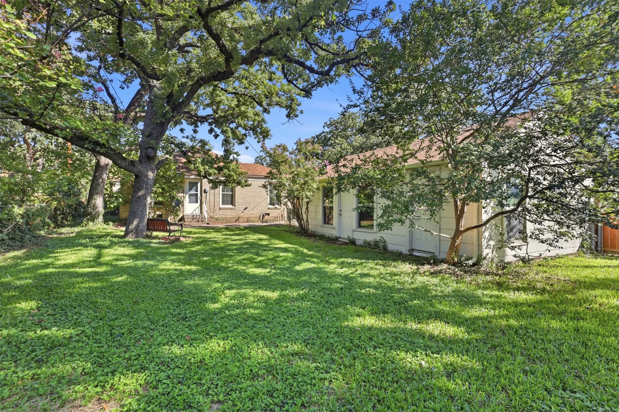 Single Family Residence For Sale in Tarrant County , 3104 Yucca Avenue, Fort Worth, Texas 76111, 3 Bedroom, 1 Bathroom, 1 Garage spaces, 1,535 Sqft, built in 1939, mls#21408307, Real Estate Agent in Fort Worth, Homes For Sale in Tarrant county, Homes For Sale in Fort Worth, Realtor in Fort Worth Texas, Real Estate Brokerage Independent Realty Texas, Luminita Cordes Realtor