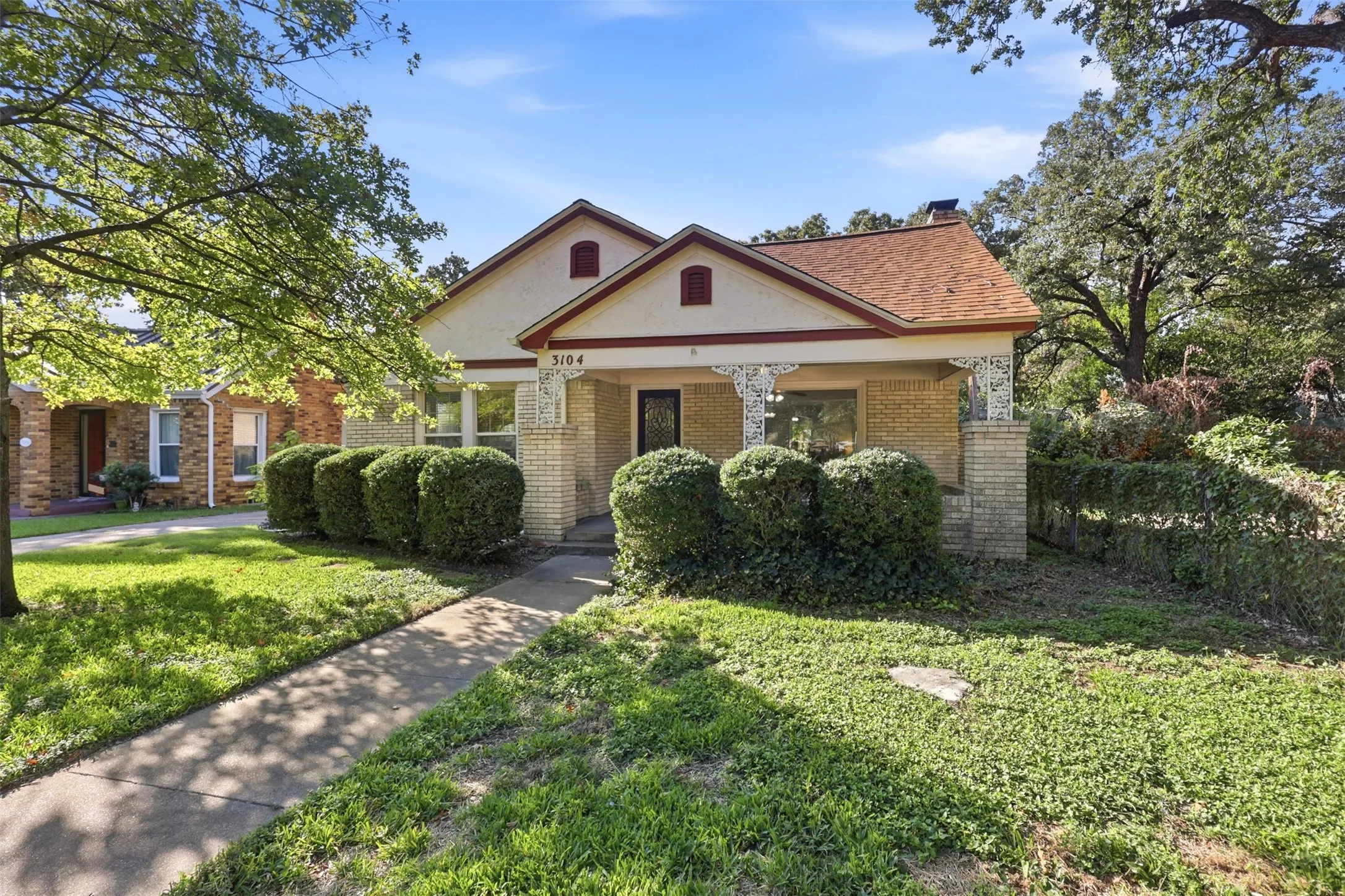 Single Family Residence For Sale in Tarrant County , 3104 Yucca Avenue, Fort Worth, Texas 76111, 3 Bedroom, 1 Bathroom, 1 Garage spaces, 1,535 Sqft, built in 1939, mls#21408307, Real Estate Agent in Fort Worth, Homes For Sale in Tarrant county, Homes For Sale in Fort Worth, Realtor in Fort Worth Texas, Real Estate Brokerage Independent Realty Texas, Luminita Cordes Realtor