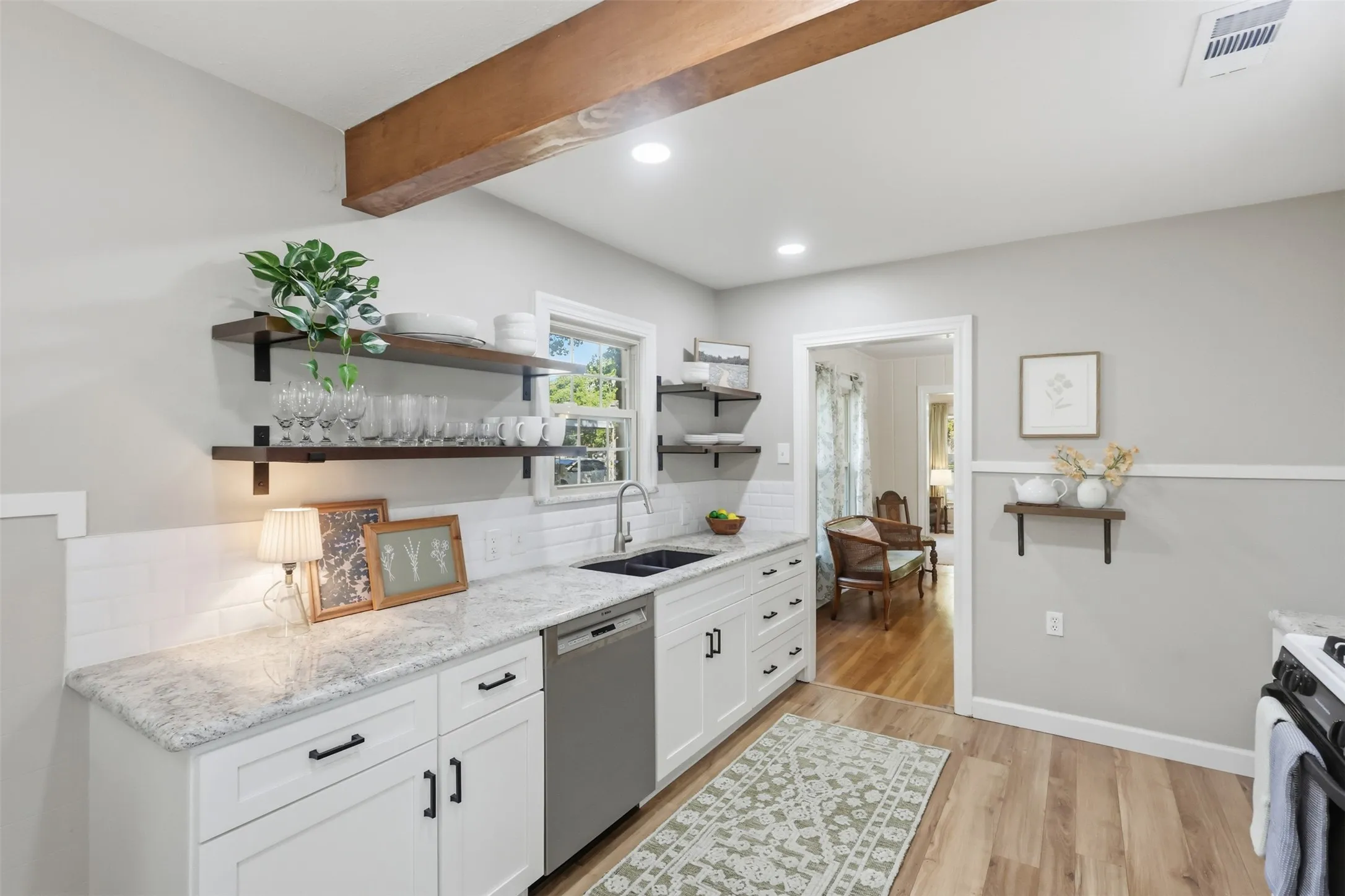 Single Family Residence For Sale in Tarrant County , 3104 Yucca Avenue, Fort Worth, Texas 76111, 3 Bedroom, 1 Bathroom, 1 Garage spaces, 1,535 Sqft, built in 1939, mls#21408307, Real Estate Agent in Fort Worth, Homes For Sale in Tarrant county, Homes For Sale in Fort Worth, Realtor in Fort Worth Texas, Real Estate Brokerage Independent Realty Texas, Luminita Cordes Realtor