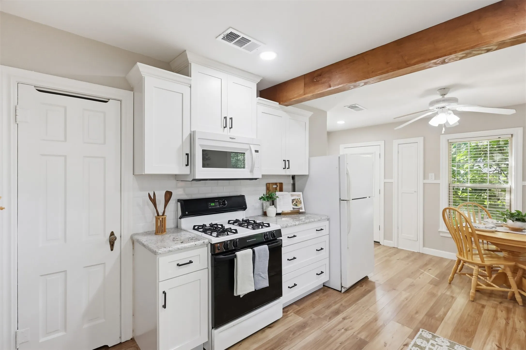 Single Family Residence For Sale in Tarrant County , 3104 Yucca Avenue, Fort Worth, Texas 76111, 3 Bedroom, 1 Bathroom, 1 Garage spaces, 1,535 Sqft, built in 1939, mls#21408307, Real Estate Agent in Fort Worth, Homes For Sale in Tarrant county, Homes For Sale in Fort Worth, Realtor in Fort Worth Texas, Real Estate Brokerage Independent Realty Texas, Luminita Cordes Realtor