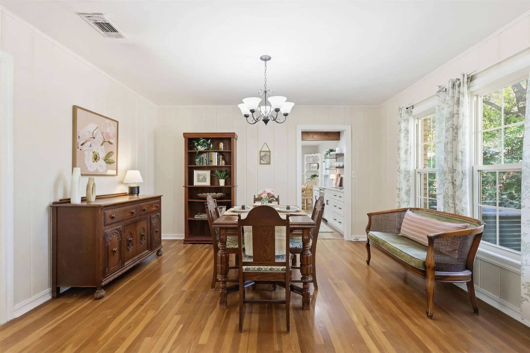 Single Family Residence For Sale in Tarrant County , 3104 Yucca Avenue, Fort Worth, Texas 76111, 3 Bedroom, 1 Bathroom, 1 Garage spaces, 1,535 Sqft, built in 1939, mls#21408307, Real Estate Agent in Fort Worth, Homes For Sale in Tarrant county, Homes For Sale in Fort Worth, Realtor in Fort Worth Texas, Real Estate Brokerage Independent Realty Texas, Luminita Cordes Realtor