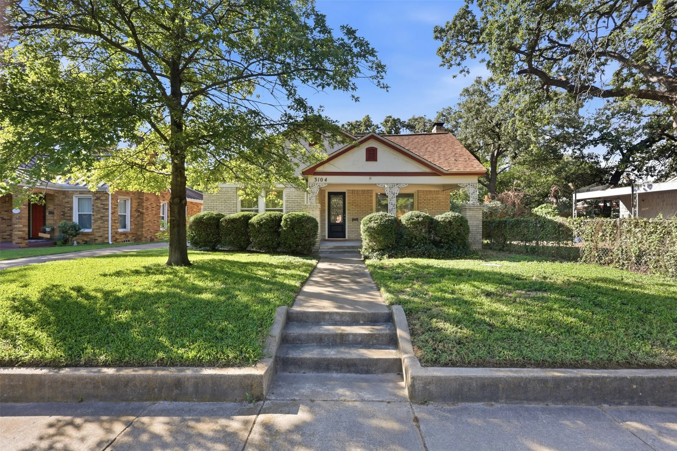 Single Family Residence For Sale in Tarrant County , 3104 Yucca Avenue, Fort Worth, Texas 76111, 3 Bedroom, 1 Bathroom, 1 Garage spaces, 1,535 Sqft, built in 1939, mls#21408307, Real Estate Agent in Fort Worth, Homes For Sale in Tarrant county, Homes For Sale in Fort Worth, Realtor in Fort Worth Texas, Real Estate Brokerage Independent Realty Texas, Luminita Cordes Realtor