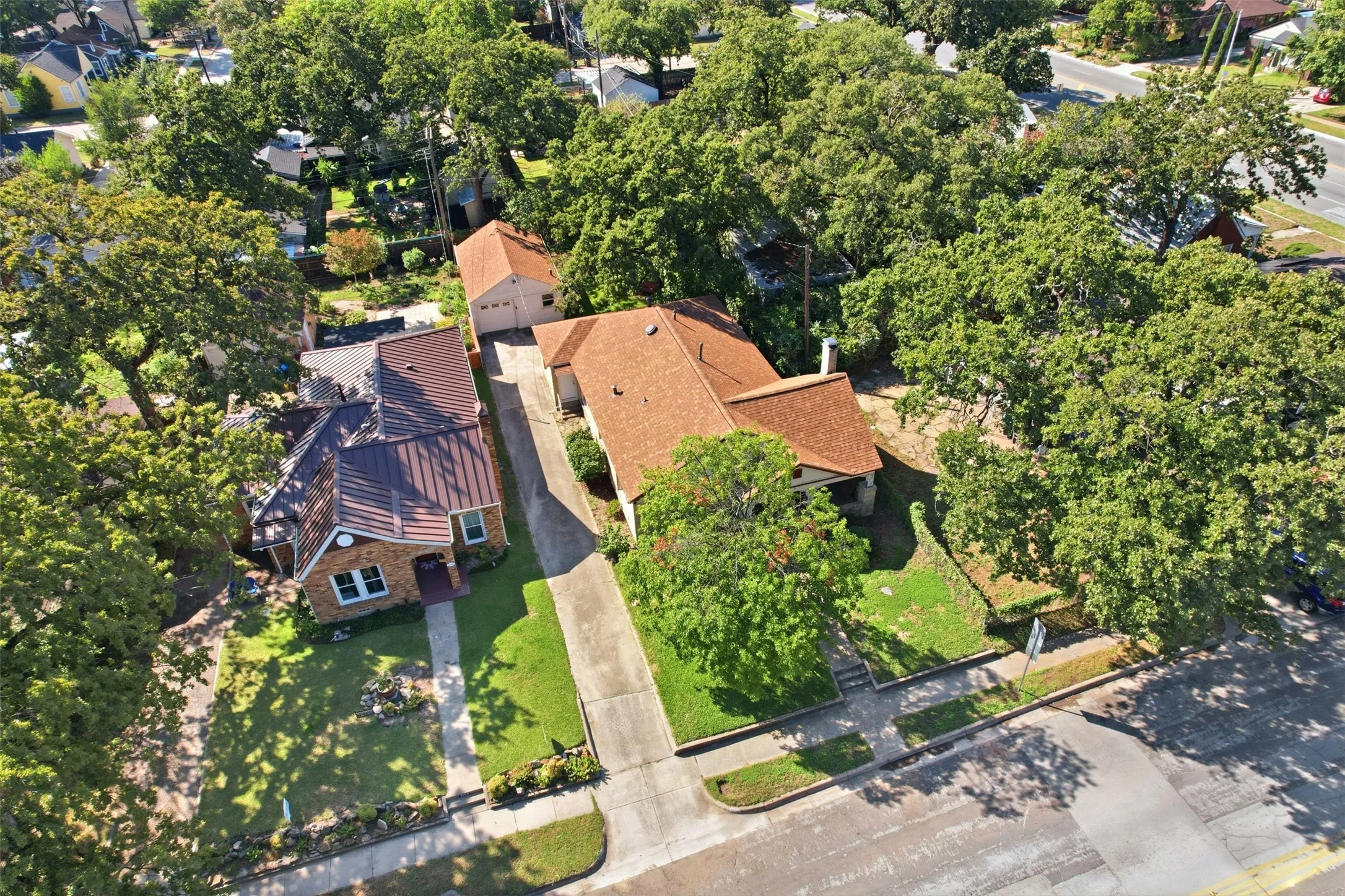 Single Family Residence For Sale in Tarrant County , 3104 Yucca Avenue, Fort Worth, Texas 76111, 3 Bedroom, 1 Bathroom, 1 Garage spaces, 1,535 Sqft, built in 1939, mls#21408307, Real Estate Agent in Fort Worth, Homes For Sale in Tarrant county, Homes For Sale in Fort Worth, Realtor in Fort Worth Texas, Real Estate Brokerage Independent Realty Texas, Luminita Cordes Realtor