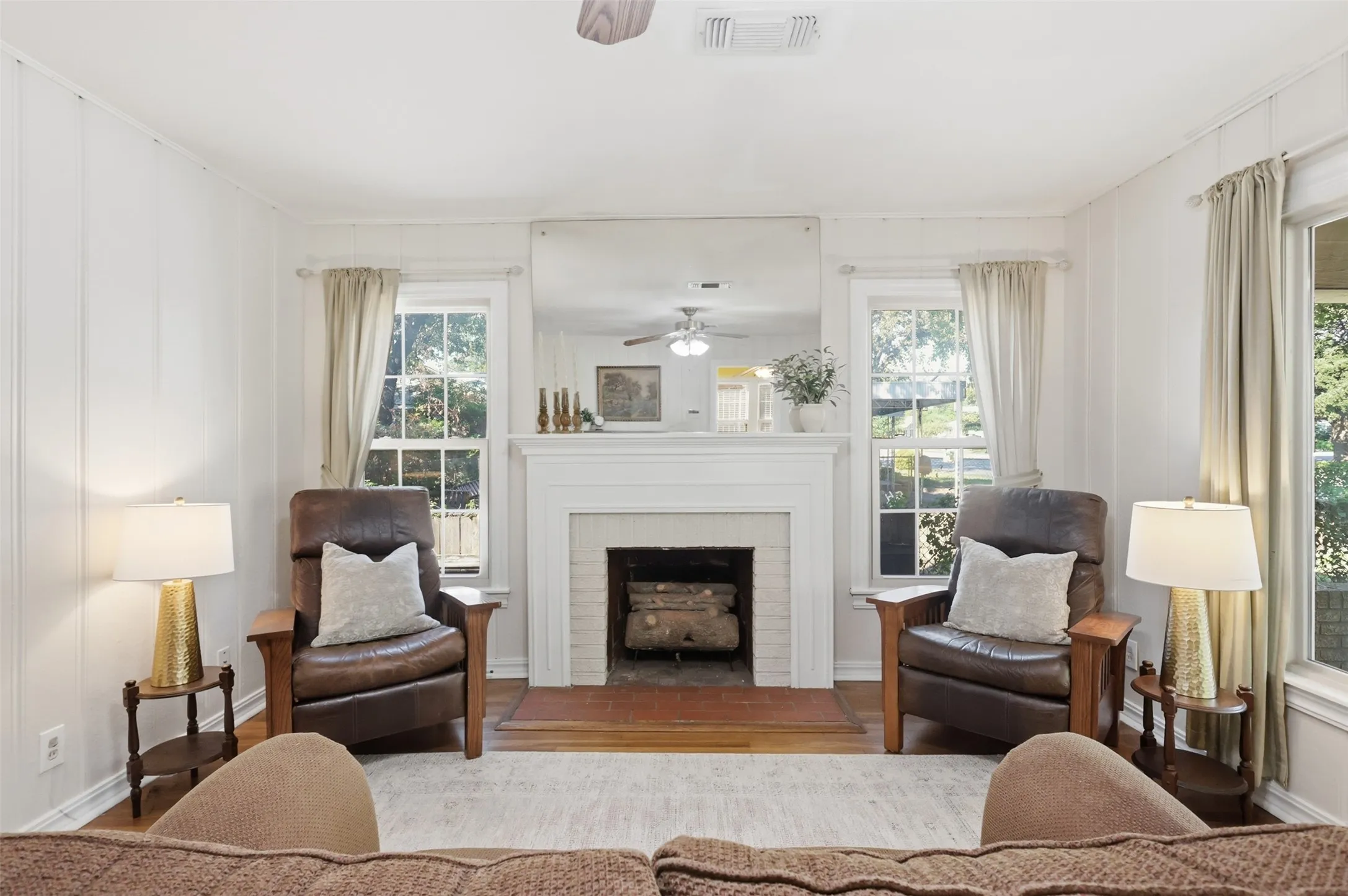 Single Family Residence For Sale in Tarrant County , 3104 Yucca Avenue, Fort Worth, Texas 76111, 3 Bedroom, 1 Bathroom, 1 Garage spaces, 1,535 Sqft, built in 1939, mls#21408307, Real Estate Agent in Fort Worth, Homes For Sale in Tarrant county, Homes For Sale in Fort Worth, Realtor in Fort Worth Texas, Real Estate Brokerage Independent Realty Texas, Luminita Cordes Realtor