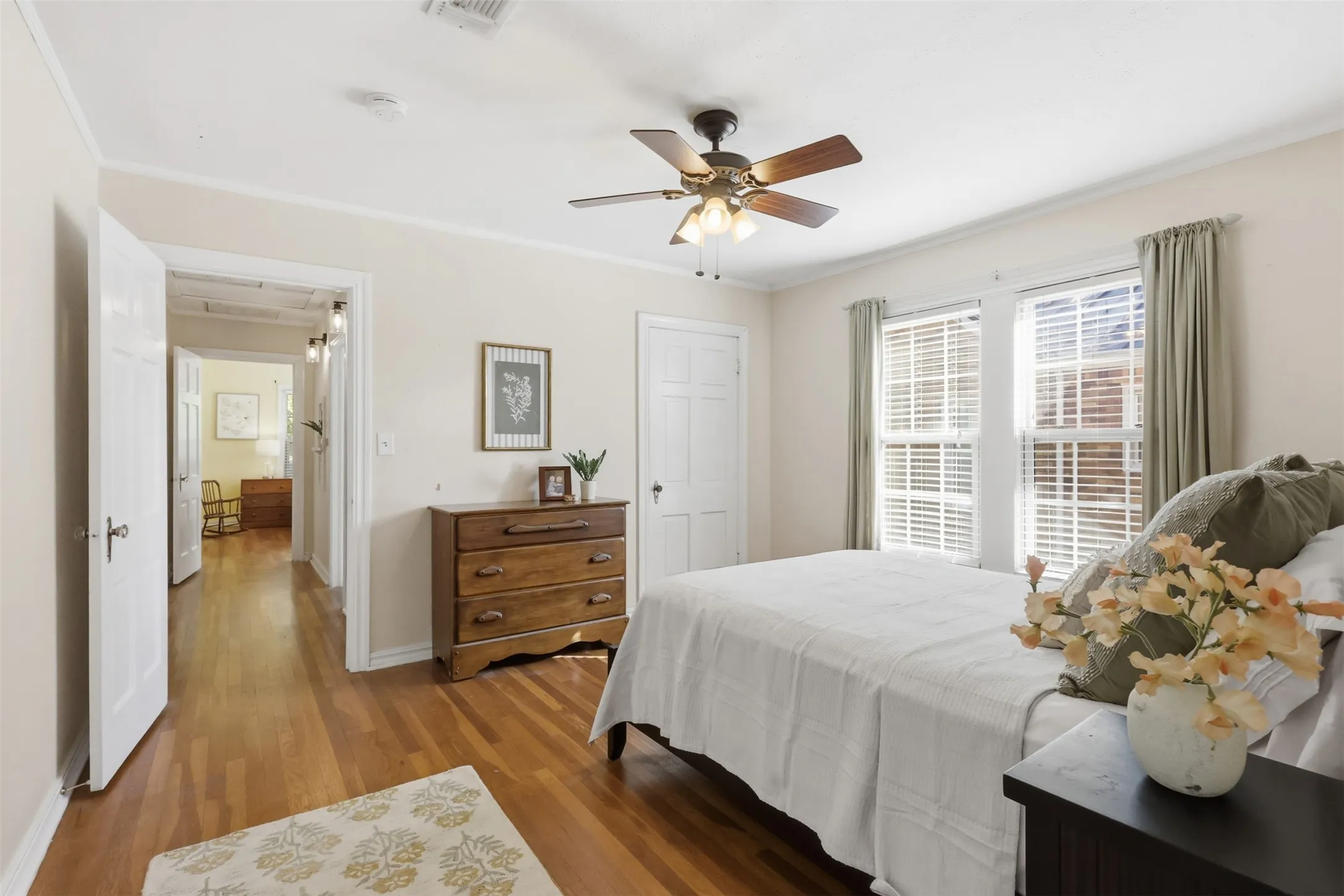 Single Family Residence For Sale in Tarrant County , 3104 Yucca Avenue, Fort Worth, Texas 76111, 3 Bedroom, 1 Bathroom, 1 Garage spaces, 1,535 Sqft, built in 1939, mls#21408307, Real Estate Agent in Fort Worth, Homes For Sale in Tarrant county, Homes For Sale in Fort Worth, Realtor in Fort Worth Texas, Real Estate Brokerage Independent Realty Texas, Luminita Cordes Realtor