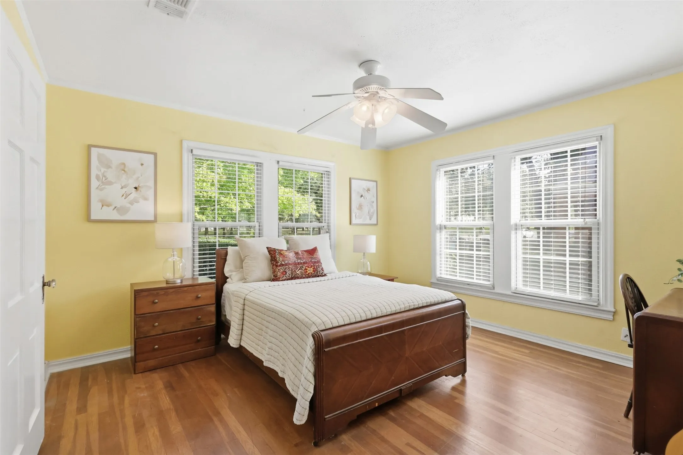 Single Family Residence For Sale in Tarrant County , 3104 Yucca Avenue, Fort Worth, Texas 76111, 3 Bedroom, 1 Bathroom, 1 Garage spaces, 1,535 Sqft, built in 1939, mls#21408307, Real Estate Agent in Fort Worth, Homes For Sale in Tarrant county, Homes For Sale in Fort Worth, Realtor in Fort Worth Texas, Real Estate Brokerage Independent Realty Texas, Luminita Cordes Realtor