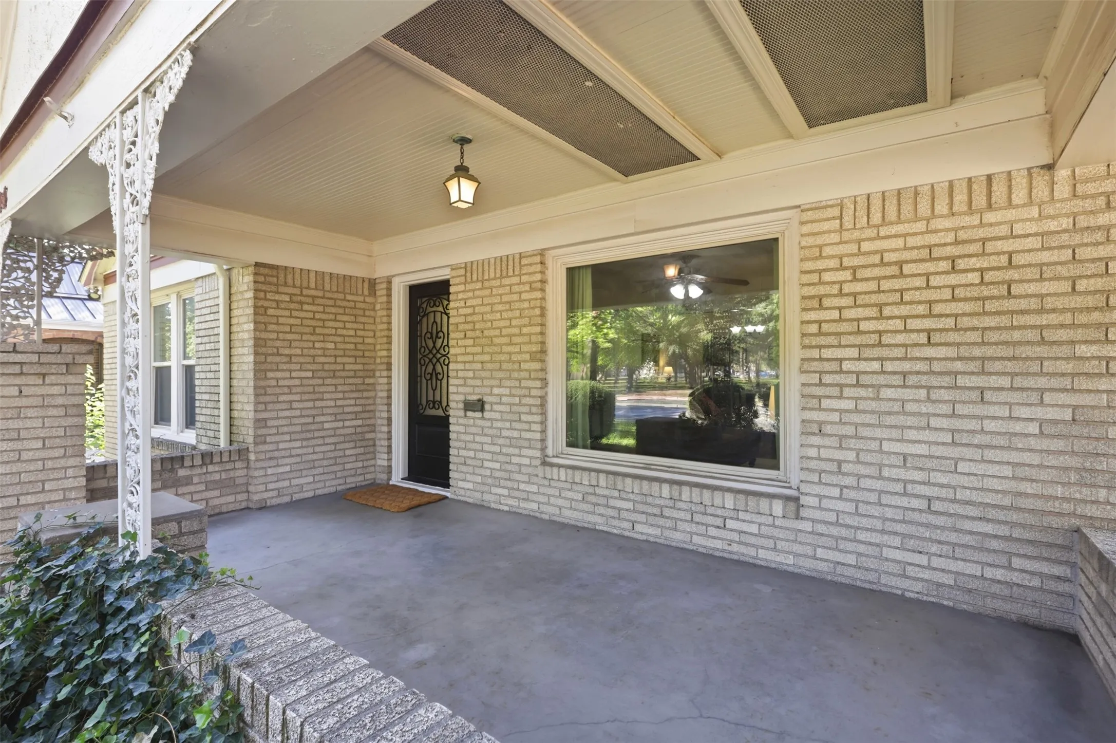 Single Family Residence For Sale in Tarrant County , 3104 Yucca Avenue, Fort Worth, Texas 76111, 3 Bedroom, 1 Bathroom, 1 Garage spaces, 1,535 Sqft, built in 1939, mls#21408307, Real Estate Agent in Fort Worth, Homes For Sale in Tarrant county, Homes For Sale in Fort Worth, Realtor in Fort Worth Texas, Real Estate Brokerage Independent Realty Texas, Luminita Cordes Realtor