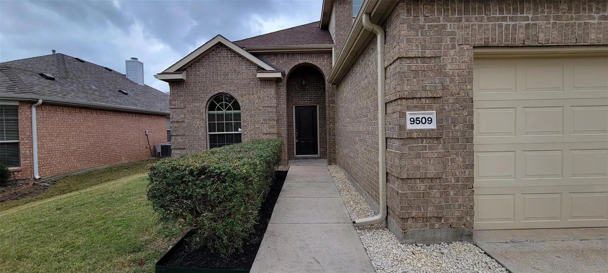 Single Family Residence For Rent in Collin County , 9509 Crooked Cat Drive, Mc Kinney, Texas 75072, 4 Bedroom, 3 Bathroom, 2 Garage spaces, 2,303 Sqft, built in 2007, mls#21408366, Real Estate Agent in Mc Kinney, Homes For Rent in Collin county, Homes For Rent in Mc Kinney, Realtor in Mc Kinney Texas, Real Estate Brokerage Independent Realty Texas, Luminita Cordes Realtor