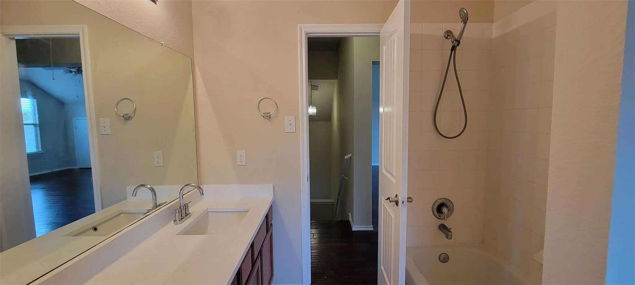 Single Family Residence For Rent in Collin County , 9509 Crooked Cat Drive, Mc Kinney, Texas 75072, 4 Bedroom, 3 Bathroom, 2 Garage spaces, 2,303 Sqft, built in 2007, mls#21408366, Real Estate Agent in Mc Kinney, Homes For Rent in Collin county, Homes For Rent in Mc Kinney, Realtor in Mc Kinney Texas, Real Estate Brokerage Independent Realty Texas, Luminita Cordes Realtor