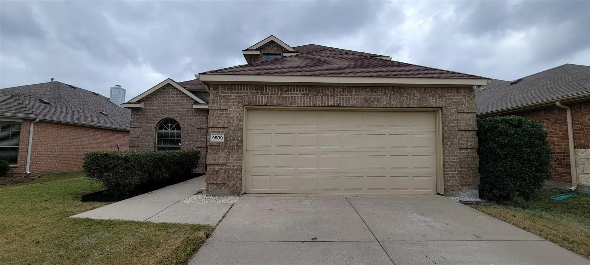 Single Family Residence For Rent in Collin County , 9509 Crooked Cat Drive, Mc Kinney, Texas 75072, 4 Bedroom, 3 Bathroom, 2 Garage spaces, 2,303 Sqft, built in 2007, mls#21408366, Real Estate Agent in Mc Kinney, Homes For Rent in Collin county, Homes For Rent in Mc Kinney, Realtor in Mc Kinney Texas, Real Estate Brokerage Independent Realty Texas, Luminita Cordes Realtor