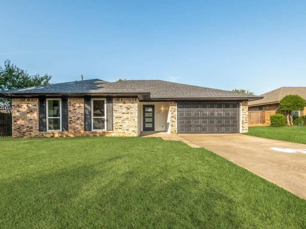 Single Family Residence For Rent in Tarrant County , 2025 Normandy Drive, Hurst, Texas 76054, 3 Bedroom, 2 Bathroom, 2 Garage spaces, 1,929 Sqft, built in 1979, mls#21408365, Real Estate Agent in Hurst, Homes For Rent in Tarrant county, Homes For Rent in Hurst, Realtor in Hurst Texas, Real Estate Brokerage Independent Realty Texas, Luminita Cordes Realtor