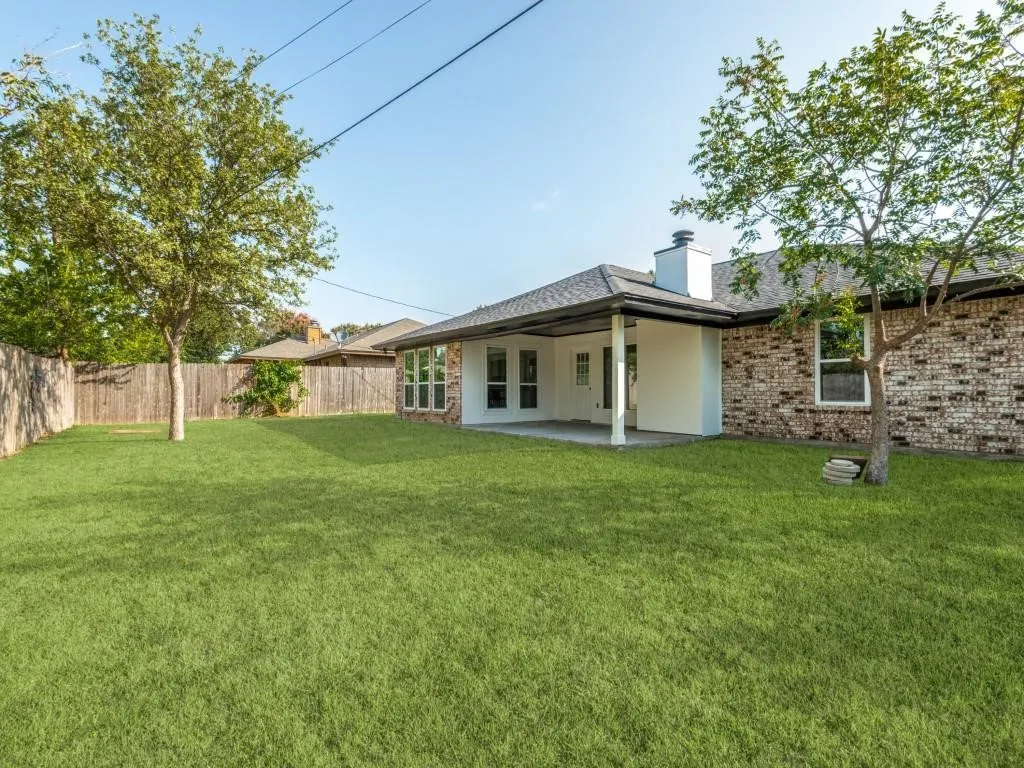 Single Family Residence For Rent in Tarrant County , 2025 Normandy Drive, Hurst, Texas 76054, 3 Bedroom, 2 Bathroom, 2 Garage spaces, 1,929 Sqft, built in 1979, mls#21408365, Real Estate Agent in Hurst, Homes For Rent in Tarrant county, Homes For Rent in Hurst, Realtor in Hurst Texas, Real Estate Brokerage Independent Realty Texas, Luminita Cordes Realtor