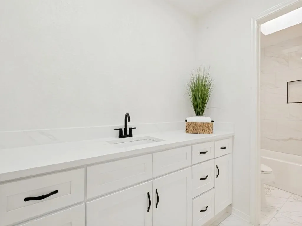 Single Family Residence For Rent in Tarrant County , 2025 Normandy Drive, Hurst, Texas 76054, 3 Bedroom, 2 Bathroom, 2 Garage spaces, 1,929 Sqft, built in 1979, mls#21408365, Real Estate Agent in Hurst, Homes For Rent in Tarrant county, Homes For Rent in Hurst, Realtor in Hurst Texas, Real Estate Brokerage Independent Realty Texas, Luminita Cordes Realtor