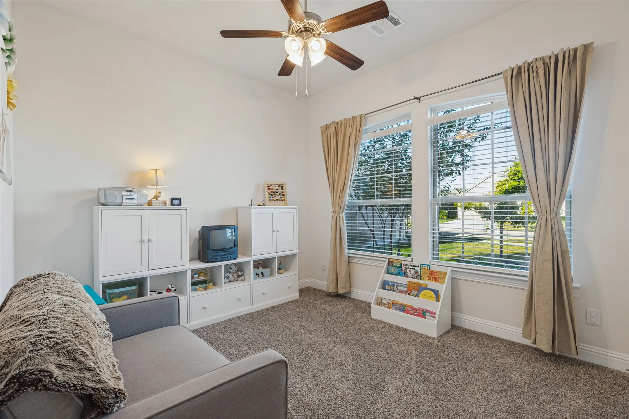 Single Family Residence For Sale in Denton County , 7324 Snapdragon Court, Little Elm, Texas 76227, 4 Bedroom, 3 Bathroom, 2 Garage spaces, 2,523 Sqft, built in 2022, mls#21407534, Real Estate Agent in Little Elm, Homes For Sale in Denton county, Homes For Sale in Little Elm, Realtor in Little Elm Texas, Real Estate Brokerage Independent Realty Texas, Luminita Cordes Realtor