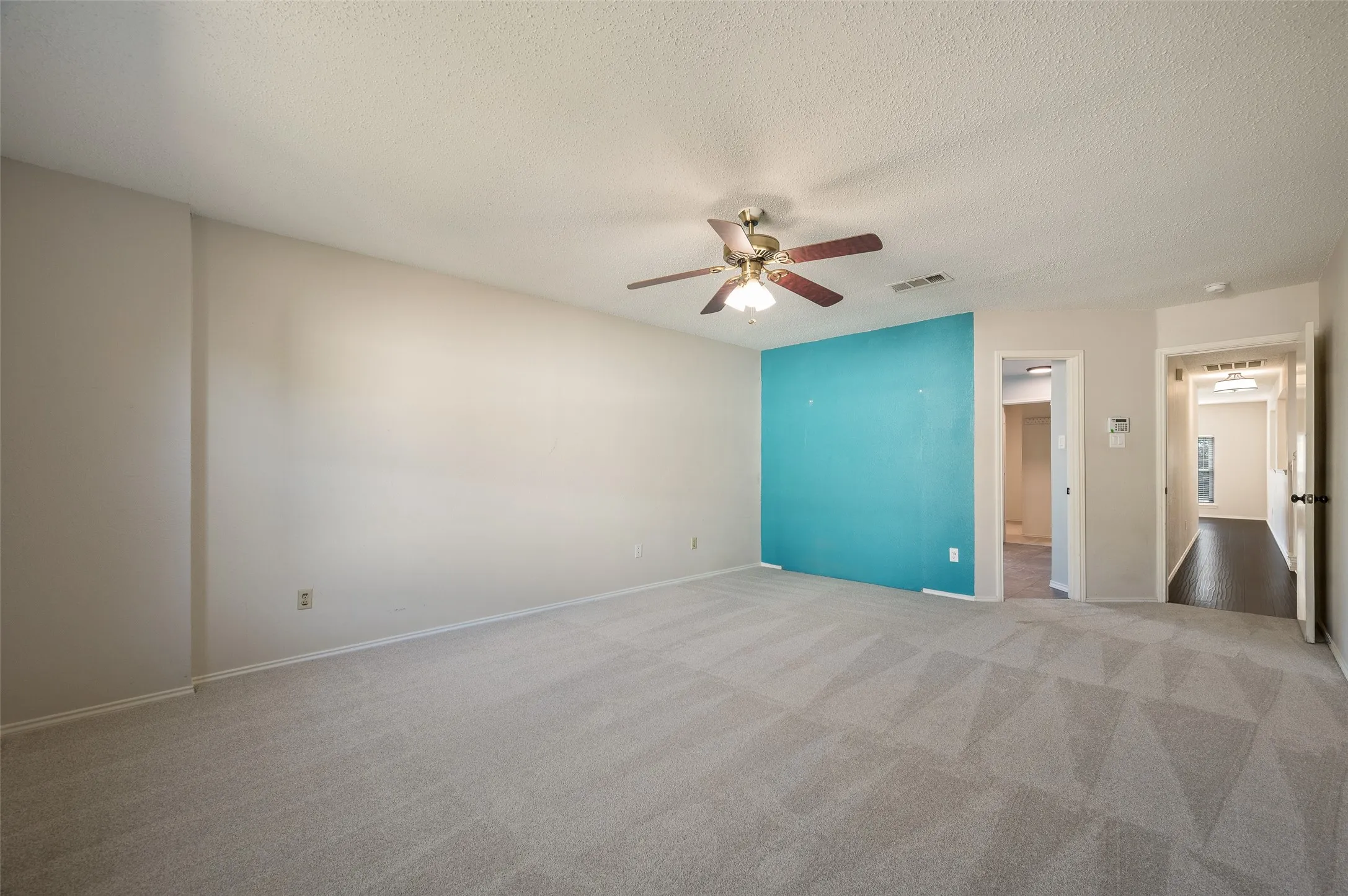 Single Family Residence For Sale in Denton County , 3510 Meadowview Drive, Corinth, Texas 76210, 4 Bedroom, 3 Bathroom, 2 Garage spaces, 4,007 Sqft, built in 1995, mls#21402213, Real Estate Agent in Corinth, Homes For Sale in Denton county, Homes For Sale in Corinth, Realtor in Corinth Texas, Real Estate Brokerage Independent Realty Texas, Luminita Cordes Realtor