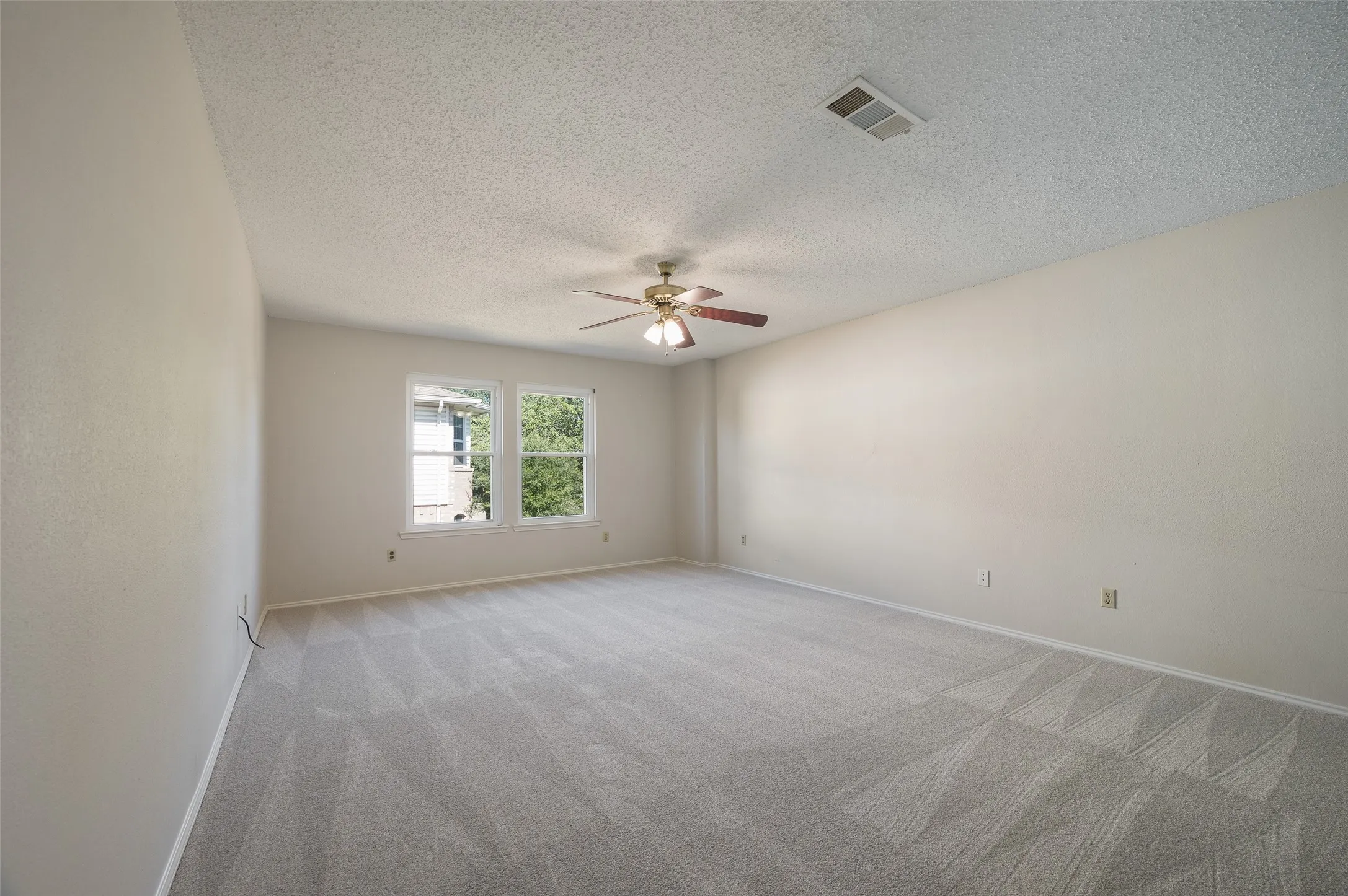 Single Family Residence For Sale in Denton County , 3510 Meadowview Drive, Corinth, Texas 76210, 4 Bedroom, 3 Bathroom, 2 Garage spaces, 4,007 Sqft, built in 1995, mls#21402213, Real Estate Agent in Corinth, Homes For Sale in Denton county, Homes For Sale in Corinth, Realtor in Corinth Texas, Real Estate Brokerage Independent Realty Texas, Luminita Cordes Realtor