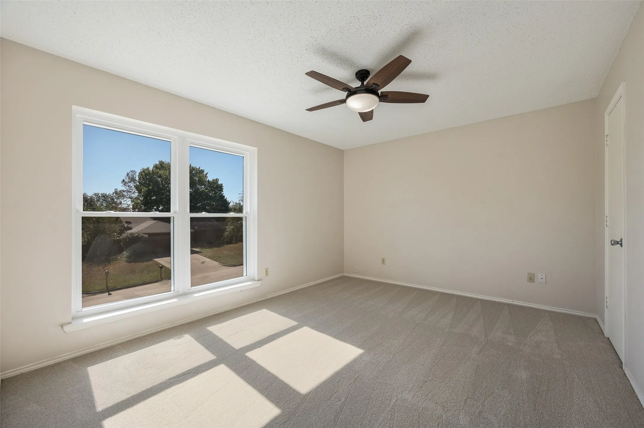 Single Family Residence For Sale in Denton County , 3510 Meadowview Drive, Corinth, Texas 76210, 4 Bedroom, 3 Bathroom, 2 Garage spaces, 4,007 Sqft, built in 1995, mls#21402213, Real Estate Agent in Corinth, Homes For Sale in Denton county, Homes For Sale in Corinth, Realtor in Corinth Texas, Real Estate Brokerage Independent Realty Texas, Luminita Cordes Realtor