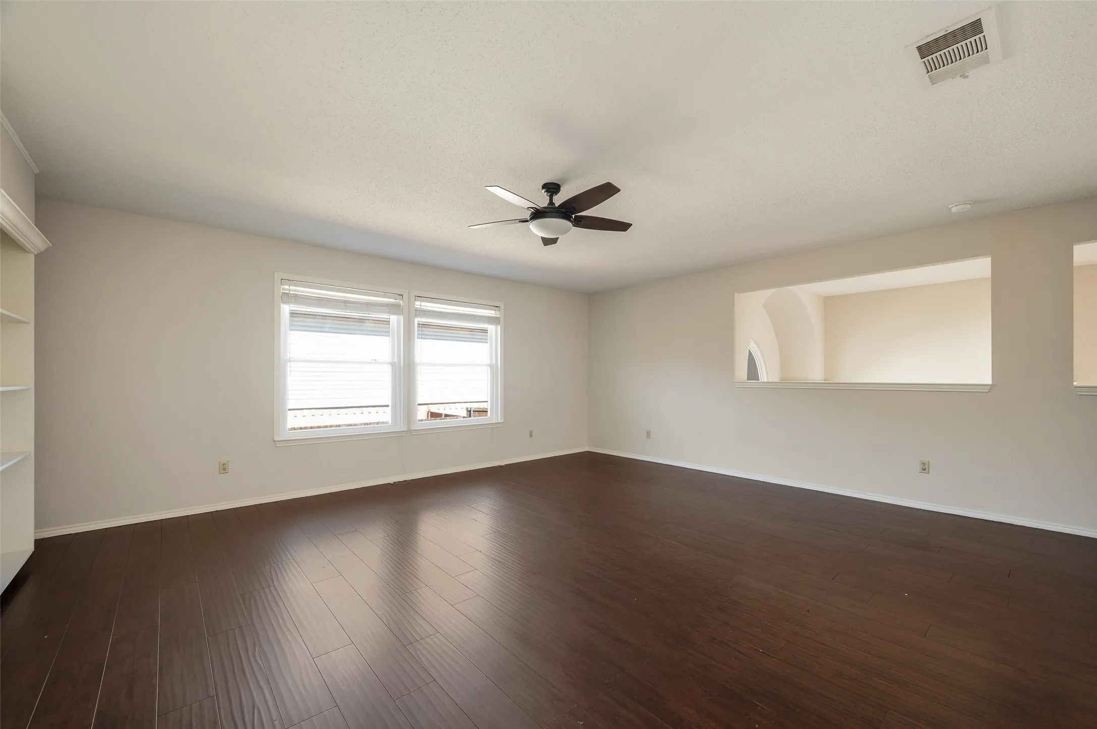 Single Family Residence For Sale in Denton County , 3510 Meadowview Drive, Corinth, Texas 76210, 4 Bedroom, 3 Bathroom, 2 Garage spaces, 4,007 Sqft, built in 1995, mls#21402213, Real Estate Agent in Corinth, Homes For Sale in Denton county, Homes For Sale in Corinth, Realtor in Corinth Texas, Real Estate Brokerage Independent Realty Texas, Luminita Cordes Realtor