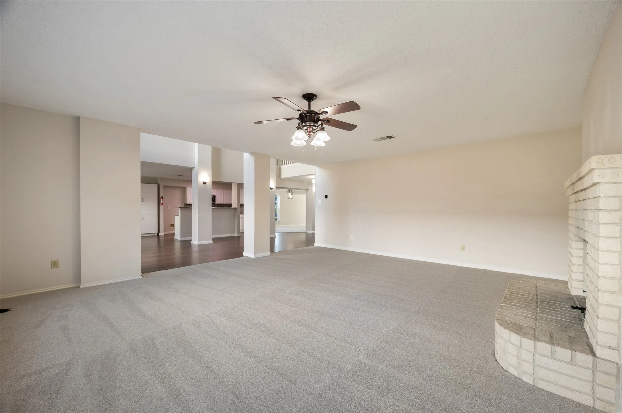 Single Family Residence For Sale in Denton County , 3510 Meadowview Drive, Corinth, Texas 76210, 4 Bedroom, 3 Bathroom, 2 Garage spaces, 4,007 Sqft, built in 1995, mls#21402213, Real Estate Agent in Corinth, Homes For Sale in Denton county, Homes For Sale in Corinth, Realtor in Corinth Texas, Real Estate Brokerage Independent Realty Texas, Luminita Cordes Realtor