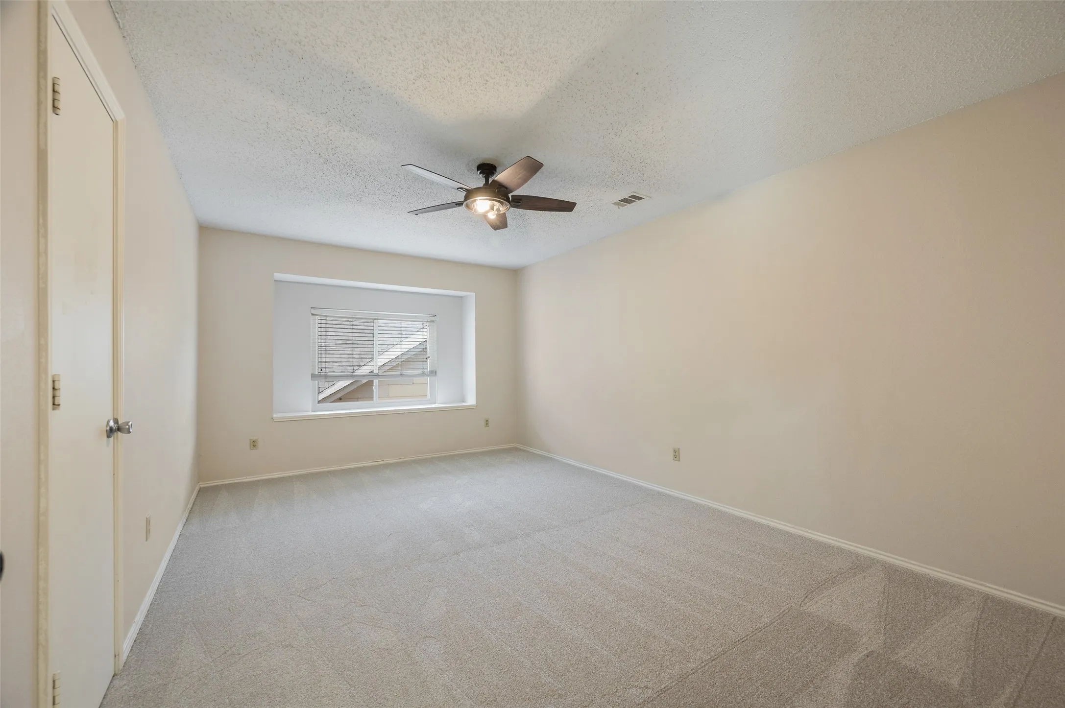 Single Family Residence For Sale in Denton County , 3510 Meadowview Drive, Corinth, Texas 76210, 4 Bedroom, 3 Bathroom, 2 Garage spaces, 4,007 Sqft, built in 1995, mls#21402213, Real Estate Agent in Corinth, Homes For Sale in Denton county, Homes For Sale in Corinth, Realtor in Corinth Texas, Real Estate Brokerage Independent Realty Texas, Luminita Cordes Realtor
