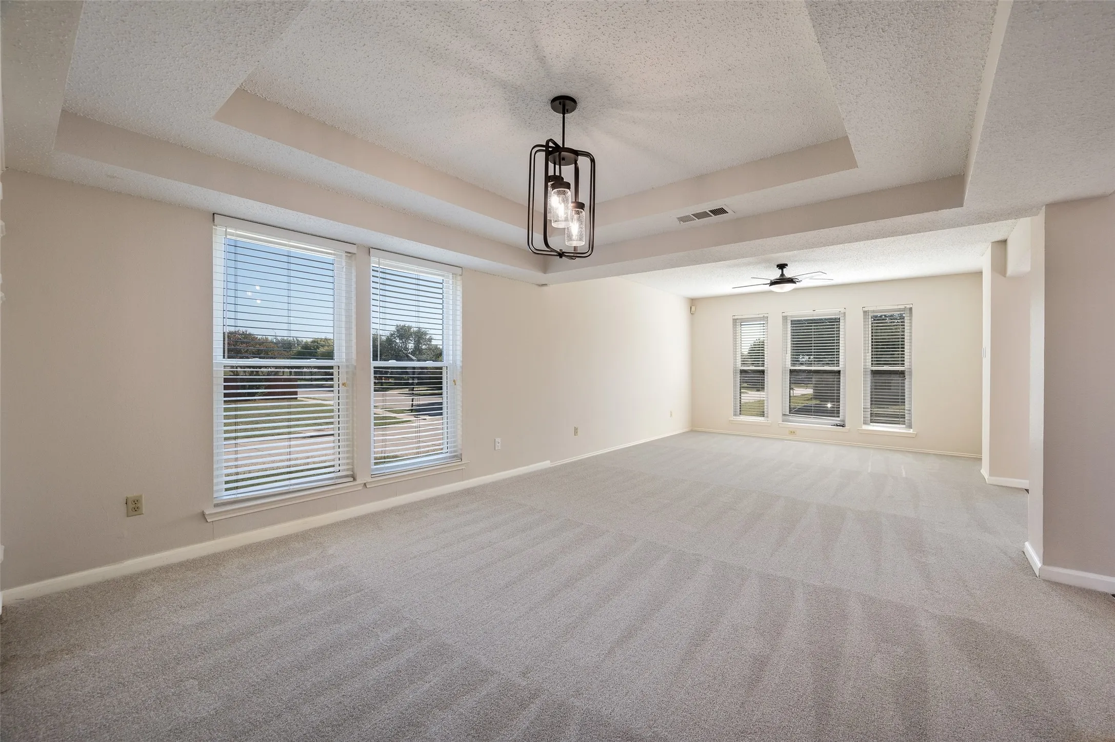 Single Family Residence For Sale in Denton County , 3510 Meadowview Drive, Corinth, Texas 76210, 4 Bedroom, 3 Bathroom, 2 Garage spaces, 4,007 Sqft, built in 1995, mls#21402213, Real Estate Agent in Corinth, Homes For Sale in Denton county, Homes For Sale in Corinth, Realtor in Corinth Texas, Real Estate Brokerage Independent Realty Texas, Luminita Cordes Realtor
