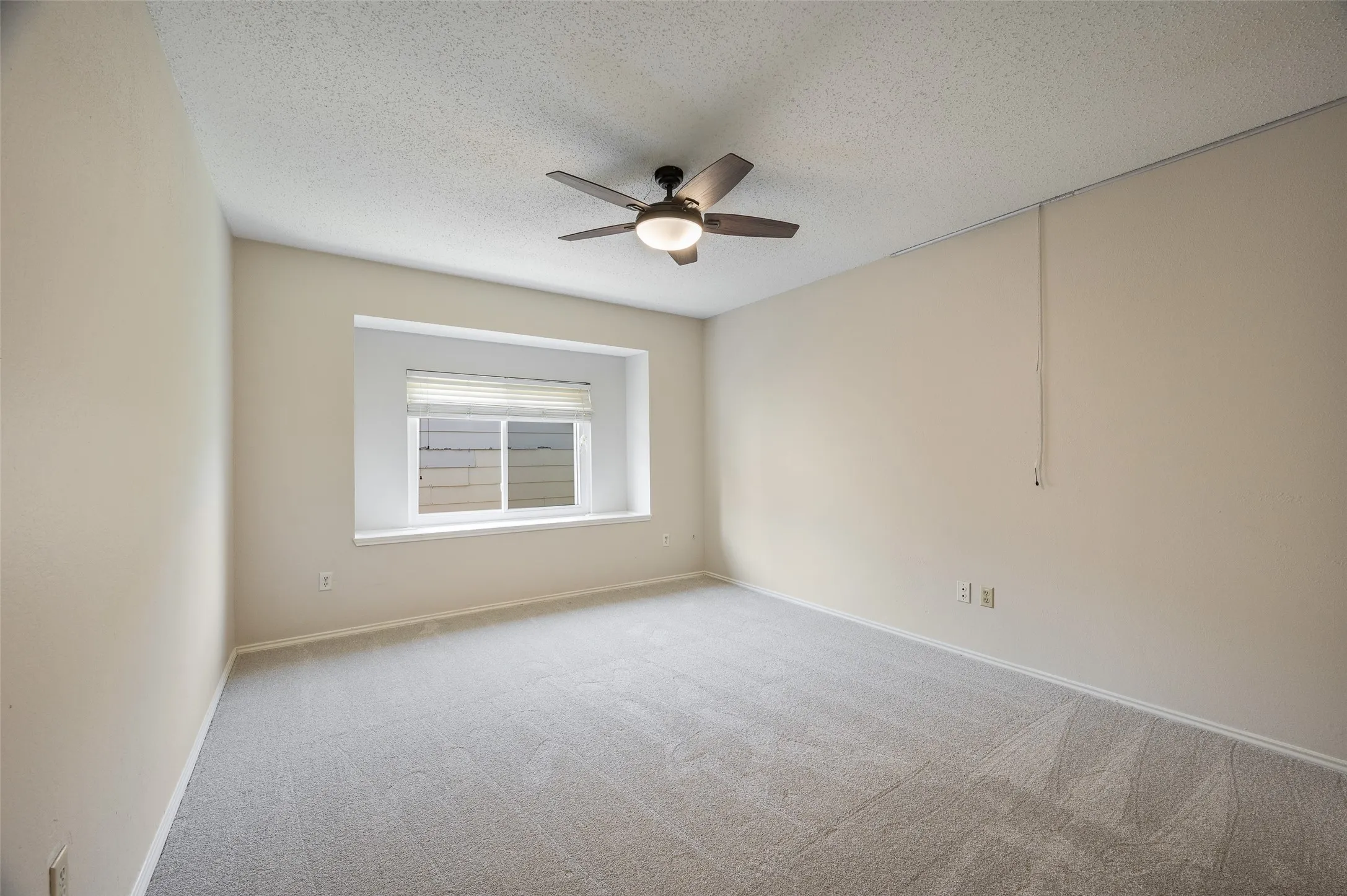 Single Family Residence For Sale in Denton County , 3510 Meadowview Drive, Corinth, Texas 76210, 4 Bedroom, 3 Bathroom, 2 Garage spaces, 4,007 Sqft, built in 1995, mls#21402213, Real Estate Agent in Corinth, Homes For Sale in Denton county, Homes For Sale in Corinth, Realtor in Corinth Texas, Real Estate Brokerage Independent Realty Texas, Luminita Cordes Realtor