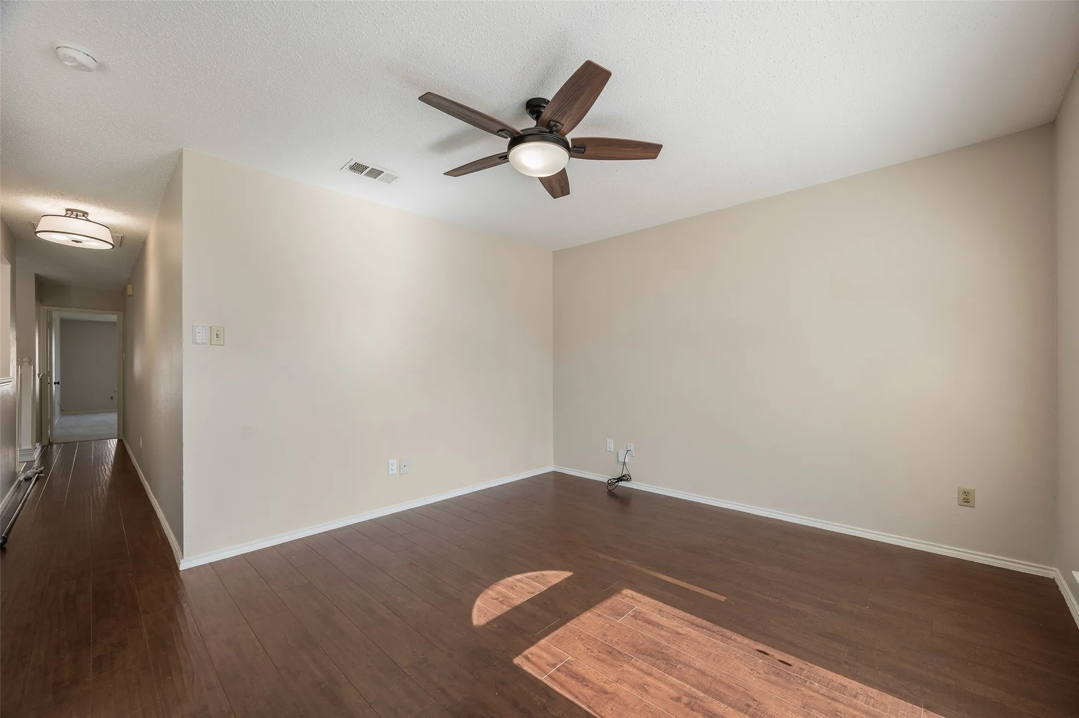 Single Family Residence For Sale in Denton County , 3510 Meadowview Drive, Corinth, Texas 76210, 4 Bedroom, 3 Bathroom, 2 Garage spaces, 4,007 Sqft, built in 1995, mls#21402213, Real Estate Agent in Corinth, Homes For Sale in Denton county, Homes For Sale in Corinth, Realtor in Corinth Texas, Real Estate Brokerage Independent Realty Texas, Luminita Cordes Realtor