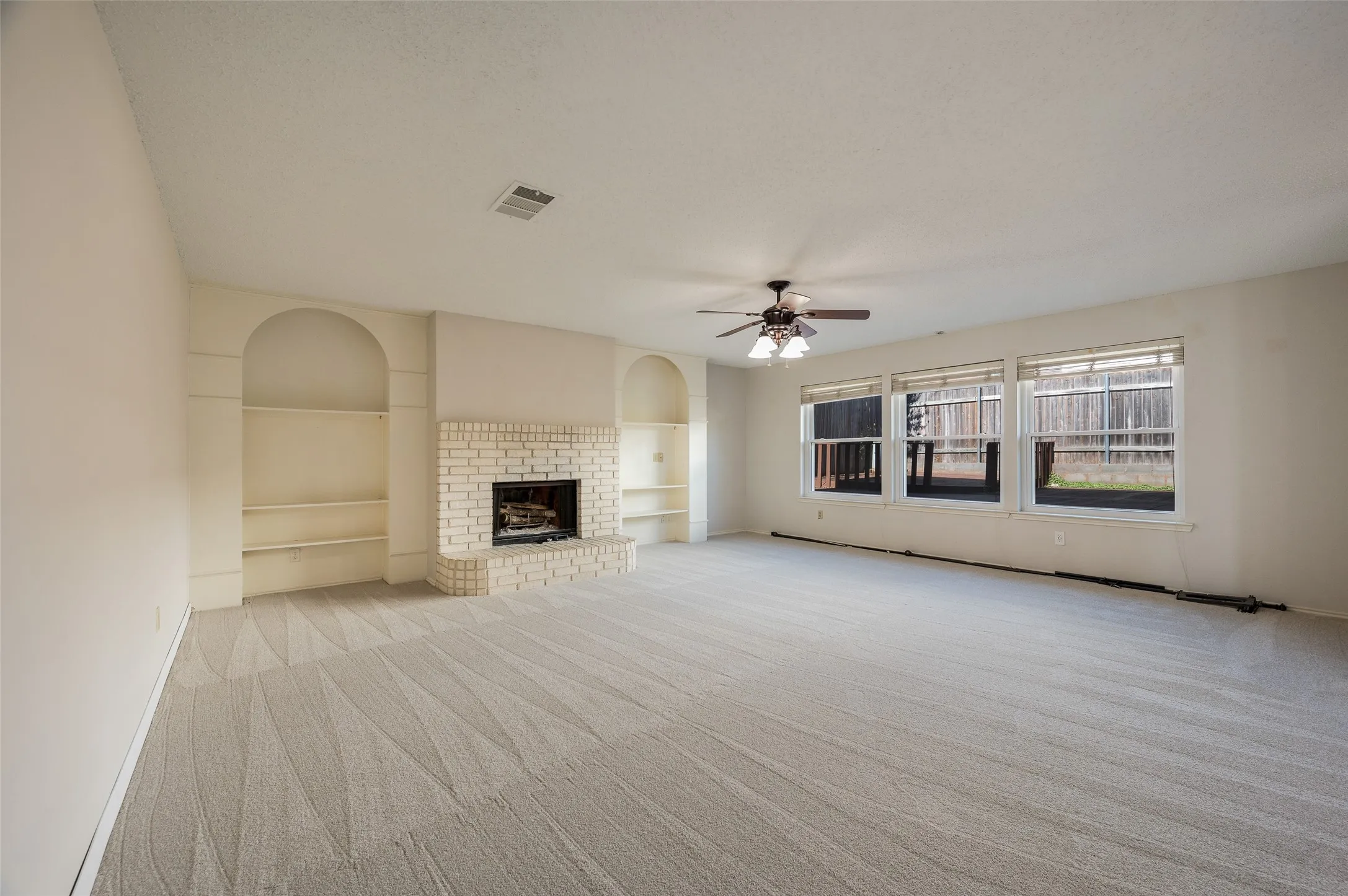 Single Family Residence For Sale in Denton County , 3510 Meadowview Drive, Corinth, Texas 76210, 4 Bedroom, 3 Bathroom, 2 Garage spaces, 4,007 Sqft, built in 1995, mls#21402213, Real Estate Agent in Corinth, Homes For Sale in Denton county, Homes For Sale in Corinth, Realtor in Corinth Texas, Real Estate Brokerage Independent Realty Texas, Luminita Cordes Realtor