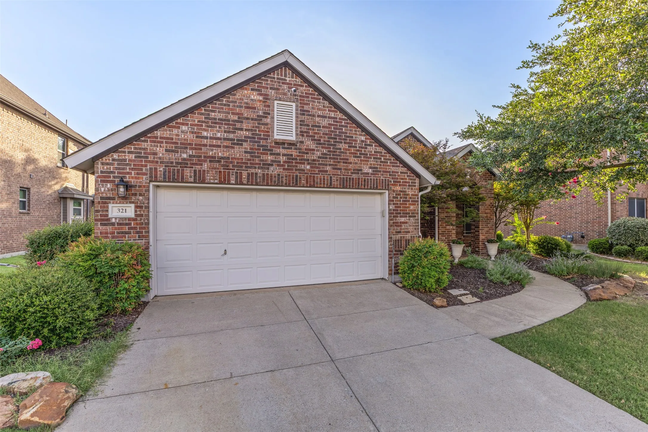 Single Family Residence For Sale in Rockwall County , 321 Deaton Drive, Fate, Texas 75087, 3 Bedroom, 2 Bathroom, 2 Garage spaces, 1,869 Sqft, built in 2007, mls#21407431, Real Estate Agent in Fate, Homes For Sale in Rockwall county, Homes For Sale in Fate, Realtor in Fate Texas, Real Estate Brokerage Independent Realty Texas, Luminita Cordes Realtor