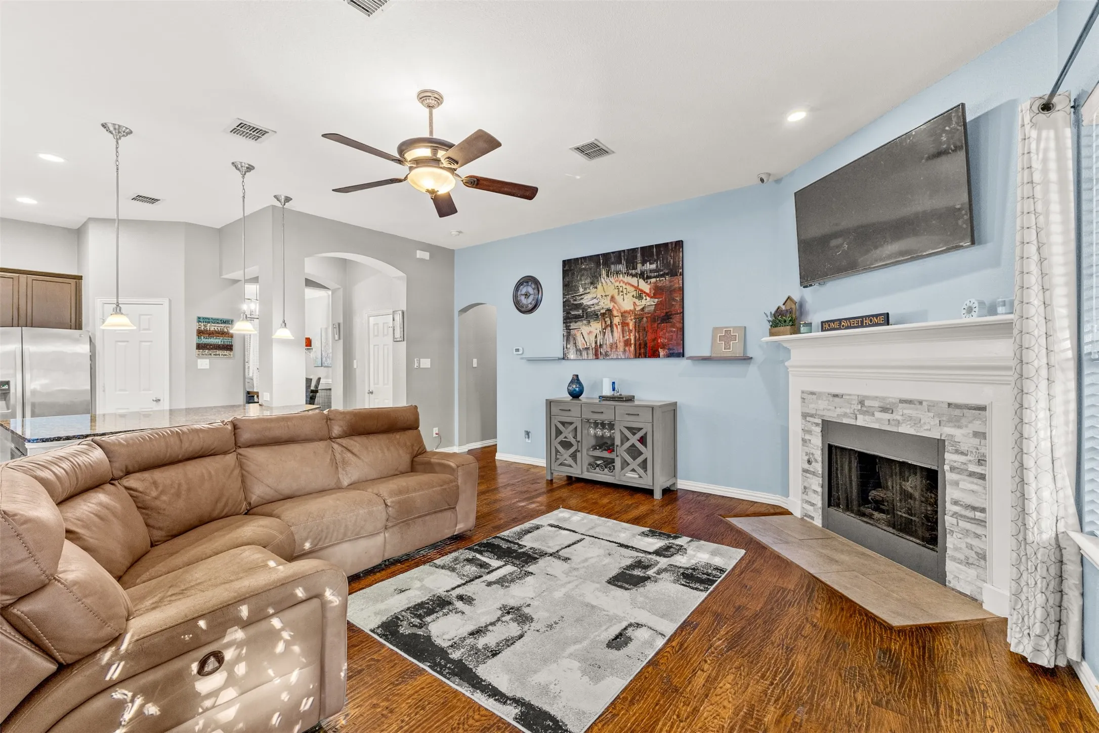 Single Family Residence For Sale in Rockwall County , 321 Deaton Drive, Fate, Texas 75087, 3 Bedroom, 2 Bathroom, 2 Garage spaces, 1,869 Sqft, built in 2007, mls#21407431, Real Estate Agent in Fate, Homes For Sale in Rockwall county, Homes For Sale in Fate, Realtor in Fate Texas, Real Estate Brokerage Independent Realty Texas, Luminita Cordes Realtor