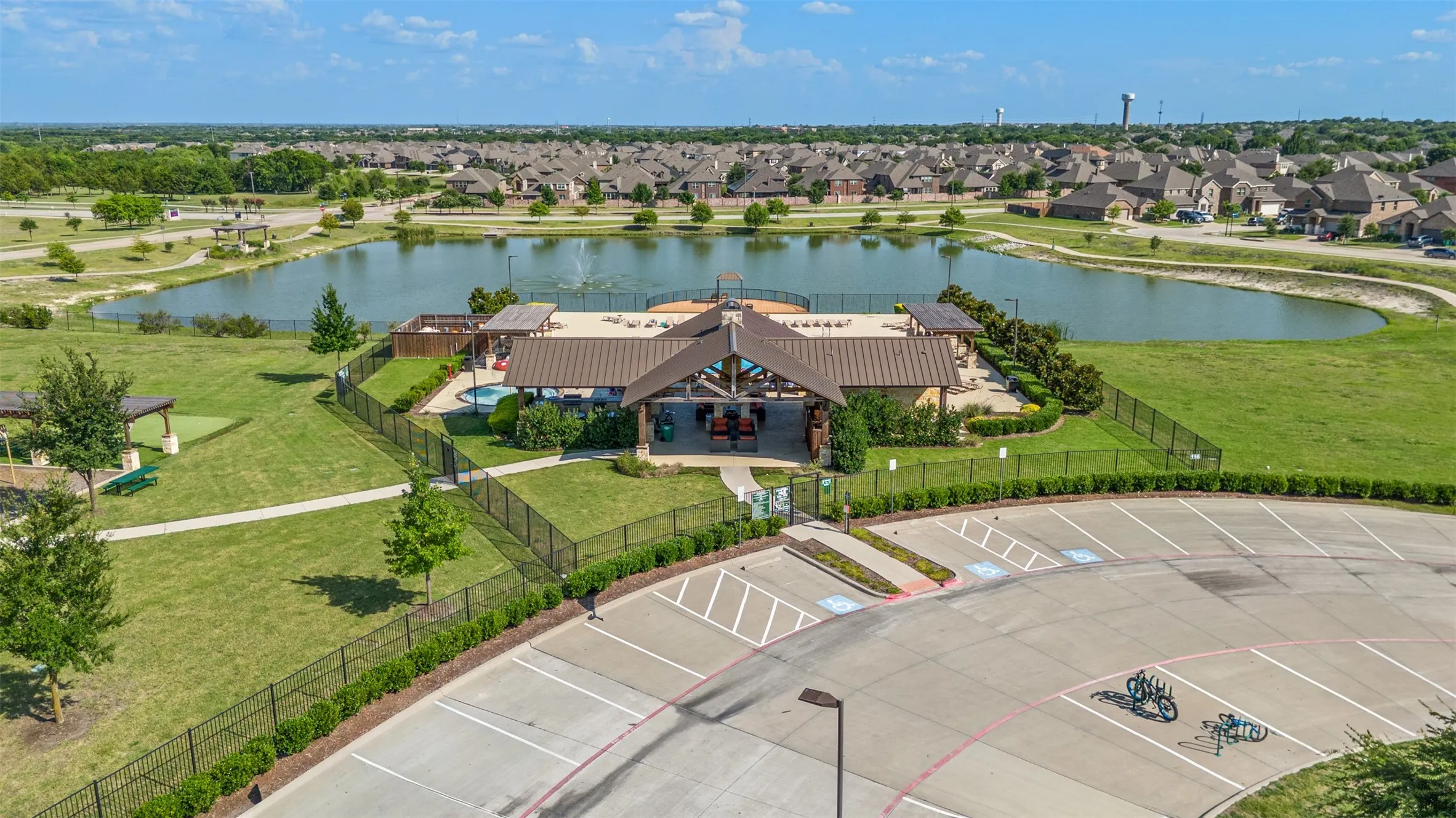 Single Family Residence For Sale in Rockwall County , 321 Deaton Drive, Fate, Texas 75087, 3 Bedroom, 2 Bathroom, 2 Garage spaces, 1,869 Sqft, built in 2007, mls#21407431, Real Estate Agent in Fate, Homes For Sale in Rockwall county, Homes For Sale in Fate, Realtor in Fate Texas, Real Estate Brokerage Independent Realty Texas, Luminita Cordes Realtor