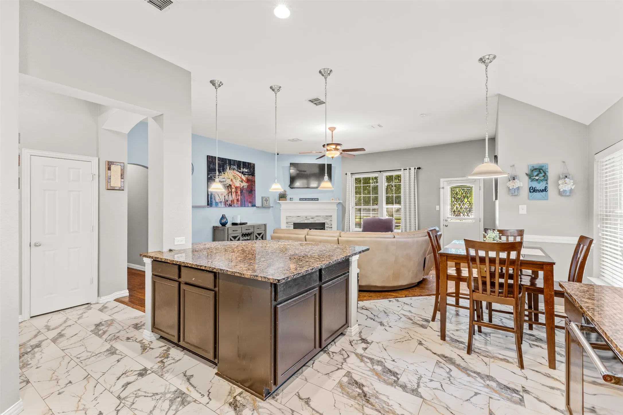Single Family Residence For Sale in Rockwall County , 321 Deaton Drive, Fate, Texas 75087, 3 Bedroom, 2 Bathroom, 2 Garage spaces, 1,869 Sqft, built in 2007, mls#21407431, Real Estate Agent in Fate, Homes For Sale in Rockwall county, Homes For Sale in Fate, Realtor in Fate Texas, Real Estate Brokerage Independent Realty Texas, Luminita Cordes Realtor