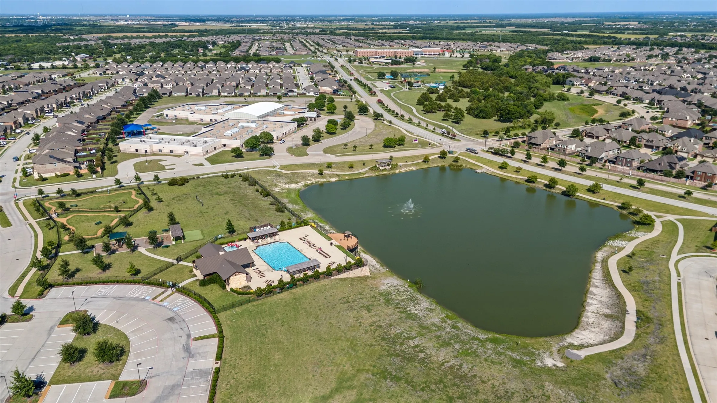 Single Family Residence For Sale in Rockwall County , 321 Deaton Drive, Fate, Texas 75087, 3 Bedroom, 2 Bathroom, 2 Garage spaces, 1,869 Sqft, built in 2007, mls#21407431, Real Estate Agent in Fate, Homes For Sale in Rockwall county, Homes For Sale in Fate, Realtor in Fate Texas, Real Estate Brokerage Independent Realty Texas, Luminita Cordes Realtor