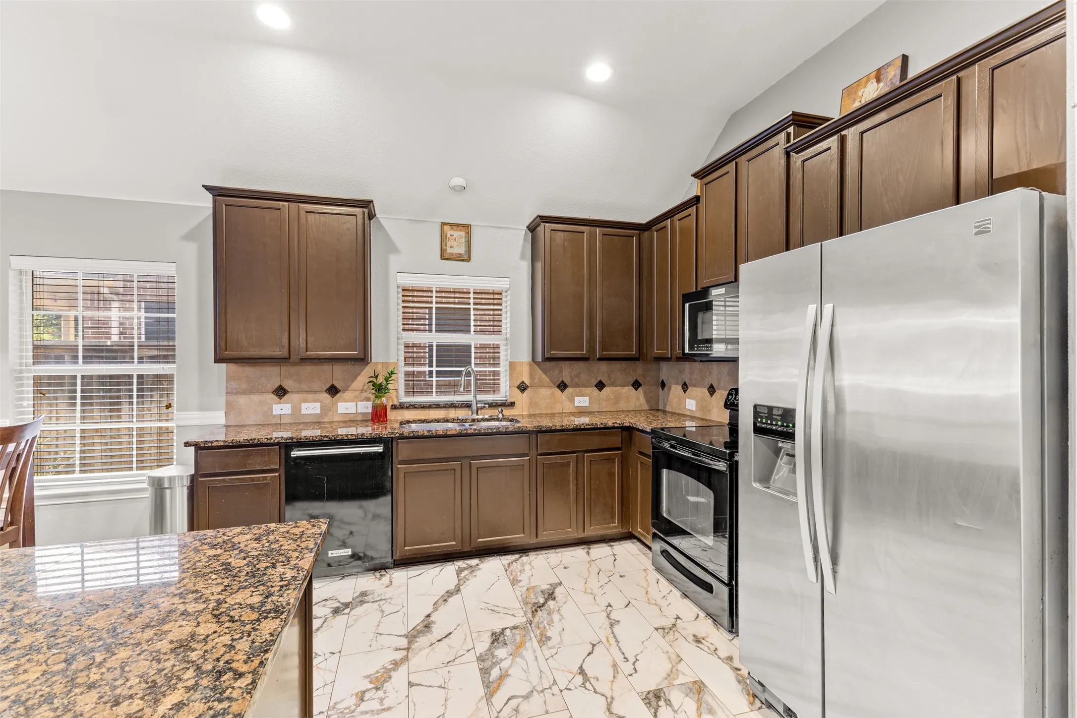 Single Family Residence For Sale in Rockwall County , 321 Deaton Drive, Fate, Texas 75087, 3 Bedroom, 2 Bathroom, 2 Garage spaces, 1,869 Sqft, built in 2007, mls#21407431, Real Estate Agent in Fate, Homes For Sale in Rockwall county, Homes For Sale in Fate, Realtor in Fate Texas, Real Estate Brokerage Independent Realty Texas, Luminita Cordes Realtor