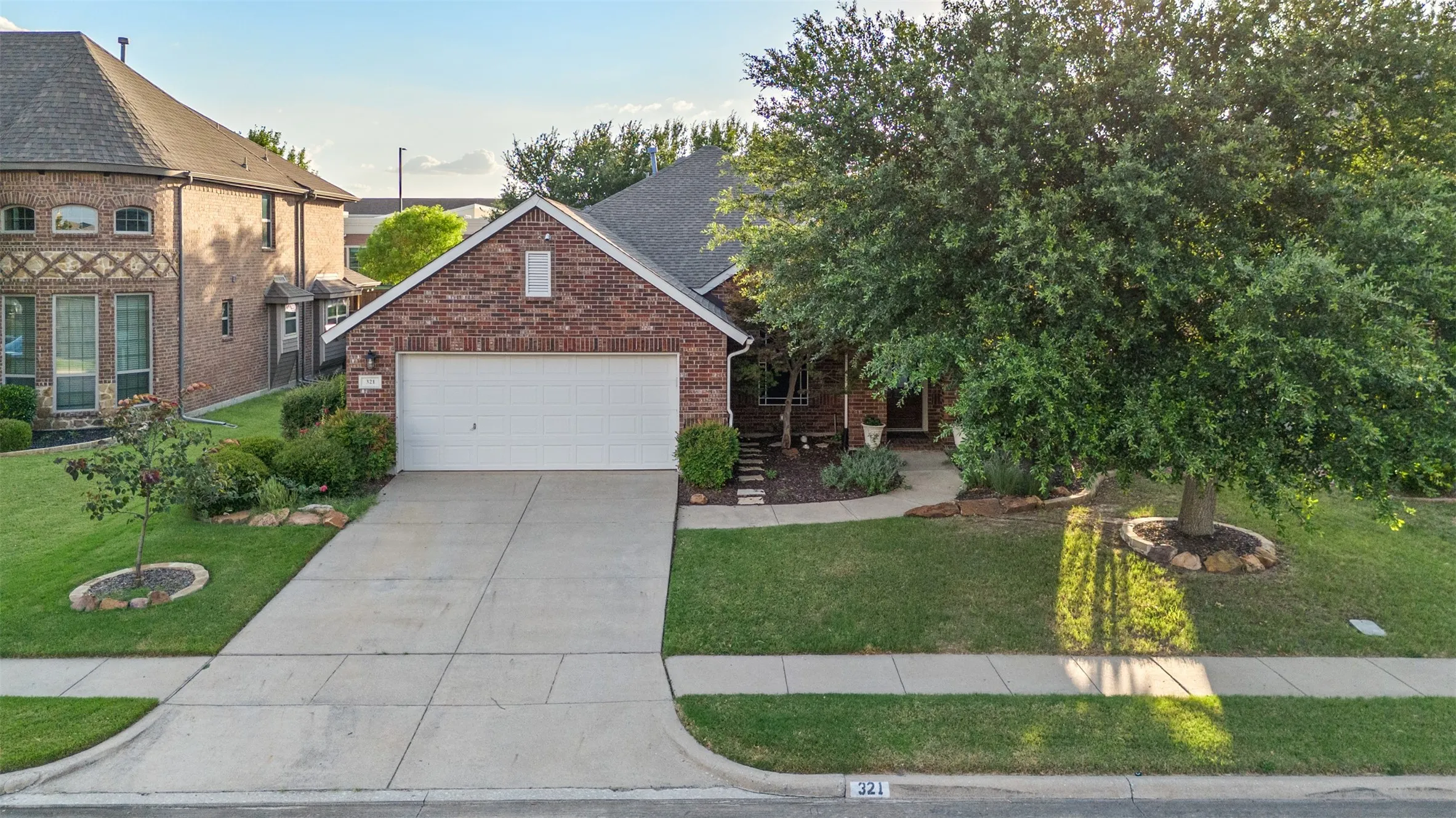 Single Family Residence For Sale in Rockwall County , 321 Deaton Drive, Fate, Texas 75087, 3 Bedroom, 2 Bathroom, 2 Garage spaces, 1,869 Sqft, built in 2007, mls#21407431, Real Estate Agent in Fate, Homes For Sale in Rockwall county, Homes For Sale in Fate, Realtor in Fate Texas, Real Estate Brokerage Independent Realty Texas, Luminita Cordes Realtor