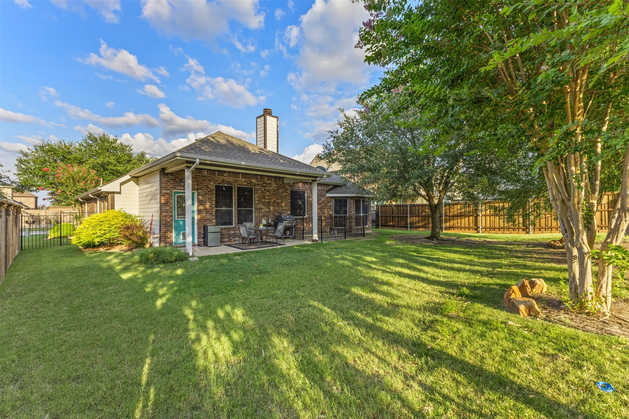 Single Family Residence For Sale in Rockwall County , 321 Deaton Drive, Fate, Texas 75087, 3 Bedroom, 2 Bathroom, 2 Garage spaces, 1,869 Sqft, built in 2007, mls#21407431, Real Estate Agent in Fate, Homes For Sale in Rockwall county, Homes For Sale in Fate, Realtor in Fate Texas, Real Estate Brokerage Independent Realty Texas, Luminita Cordes Realtor