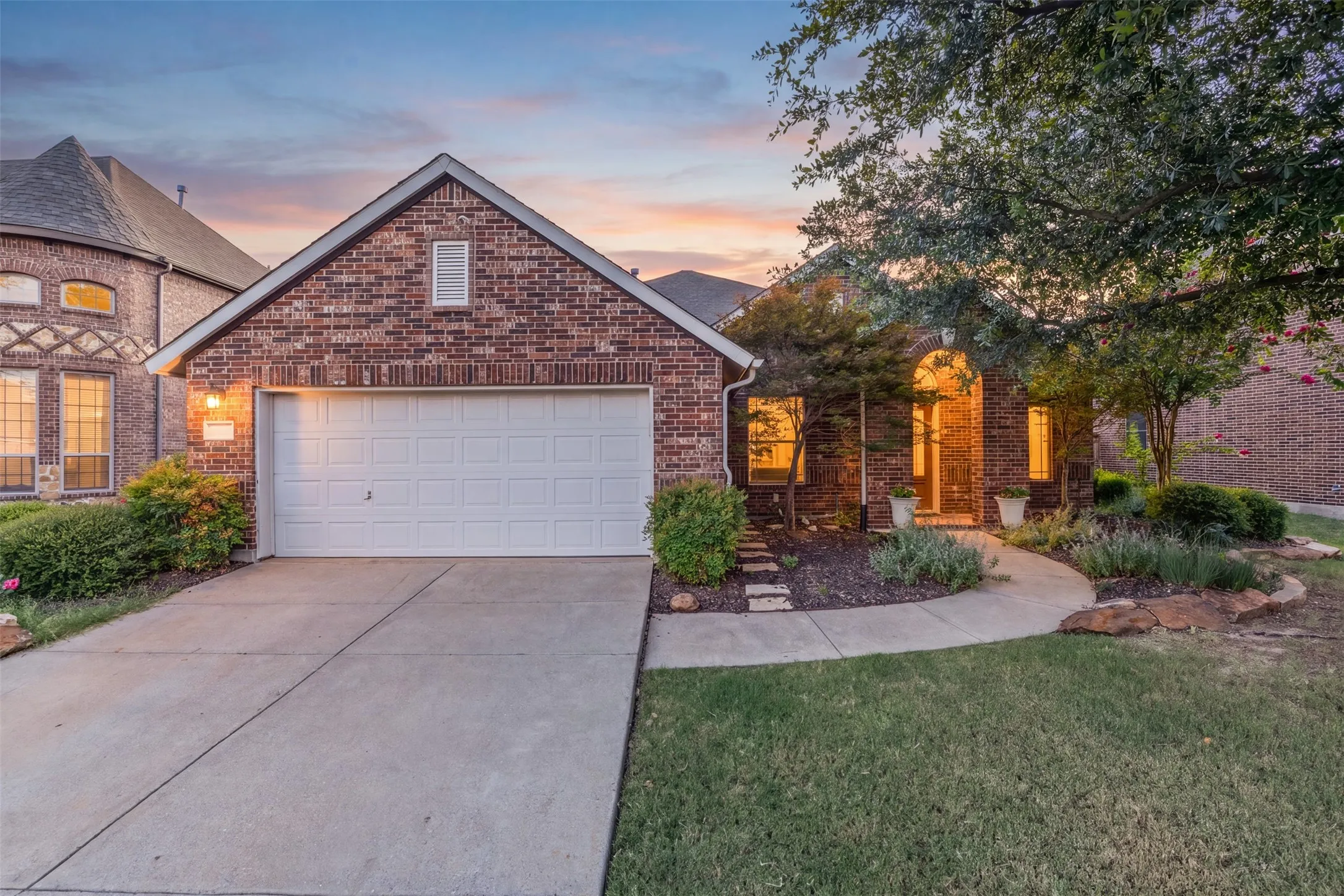 Single Family Residence For Sale in Rockwall County , 321 Deaton Drive, Fate, Texas 75087, 3 Bedroom, 2 Bathroom, 2 Garage spaces, 1,869 Sqft, built in 2007, mls#21407431, Real Estate Agent in Fate, Homes For Sale in Rockwall county, Homes For Sale in Fate, Realtor in Fate Texas, Real Estate Brokerage Independent Realty Texas, Luminita Cordes Realtor