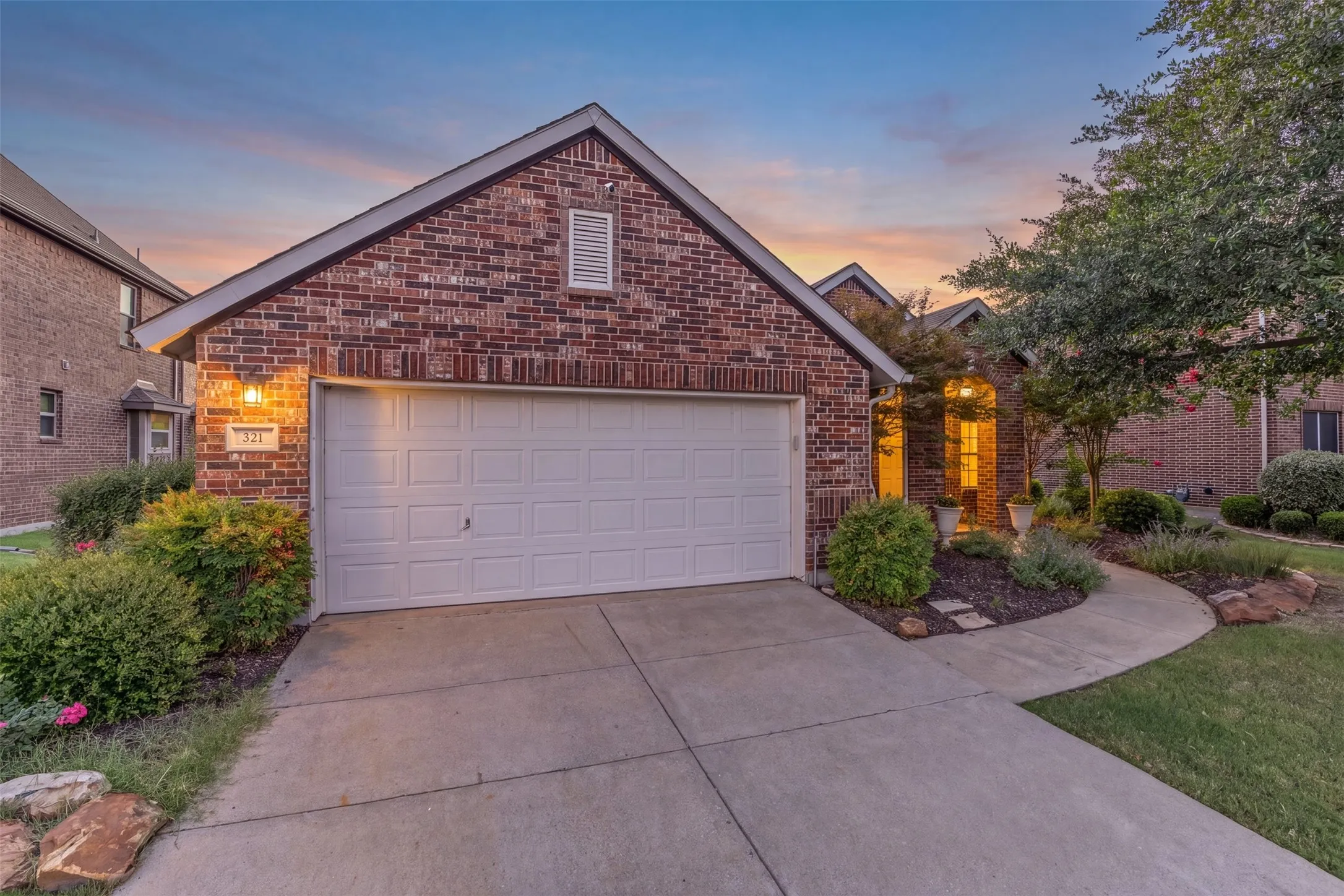 Single Family Residence For Sale in Rockwall County , 321 Deaton Drive, Fate, Texas 75087, 3 Bedroom, 2 Bathroom, 2 Garage spaces, 1,869 Sqft, built in 2007, mls#21407431, Real Estate Agent in Fate, Homes For Sale in Rockwall county, Homes For Sale in Fate, Realtor in Fate Texas, Real Estate Brokerage Independent Realty Texas, Luminita Cordes Realtor