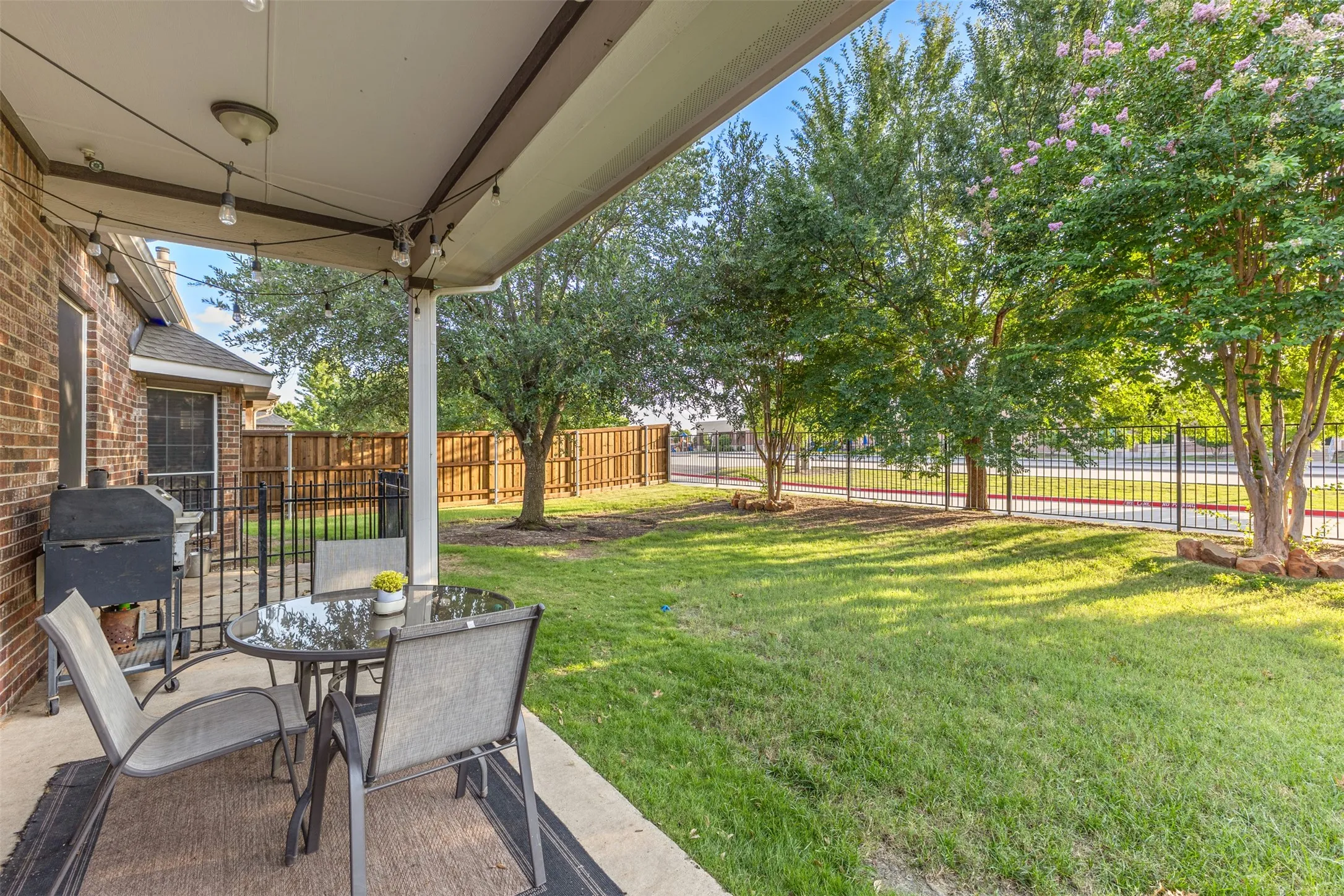 Single Family Residence For Sale in Rockwall County , 321 Deaton Drive, Fate, Texas 75087, 3 Bedroom, 2 Bathroom, 2 Garage spaces, 1,869 Sqft, built in 2007, mls#21407431, Real Estate Agent in Fate, Homes For Sale in Rockwall county, Homes For Sale in Fate, Realtor in Fate Texas, Real Estate Brokerage Independent Realty Texas, Luminita Cordes Realtor