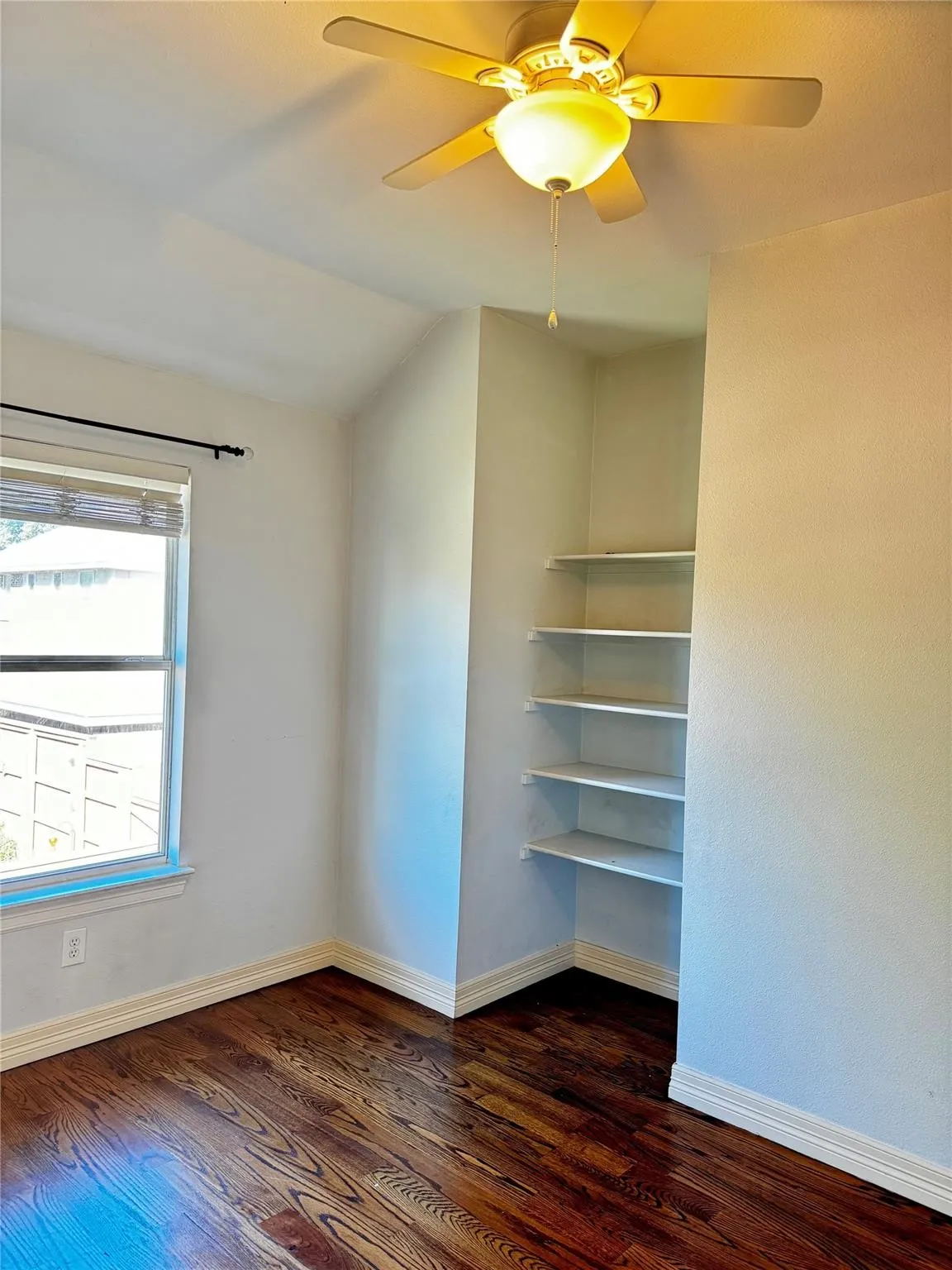 Single Family Residence For Rent in Tarrant County , 3120 Rustic Meadows Drive, Bedford, Texas 76021, 3 Bedroom, 3 Bathroom, 2 Garage spaces, 1,942 Sqft, built in 2002, mls#21408372, Real Estate Agent in Bedford, Homes For Rent in Tarrant county, Homes For Rent in Bedford, Realtor in Bedford Texas, Real Estate Brokerage Independent Realty Texas, Luminita Cordes Realtor